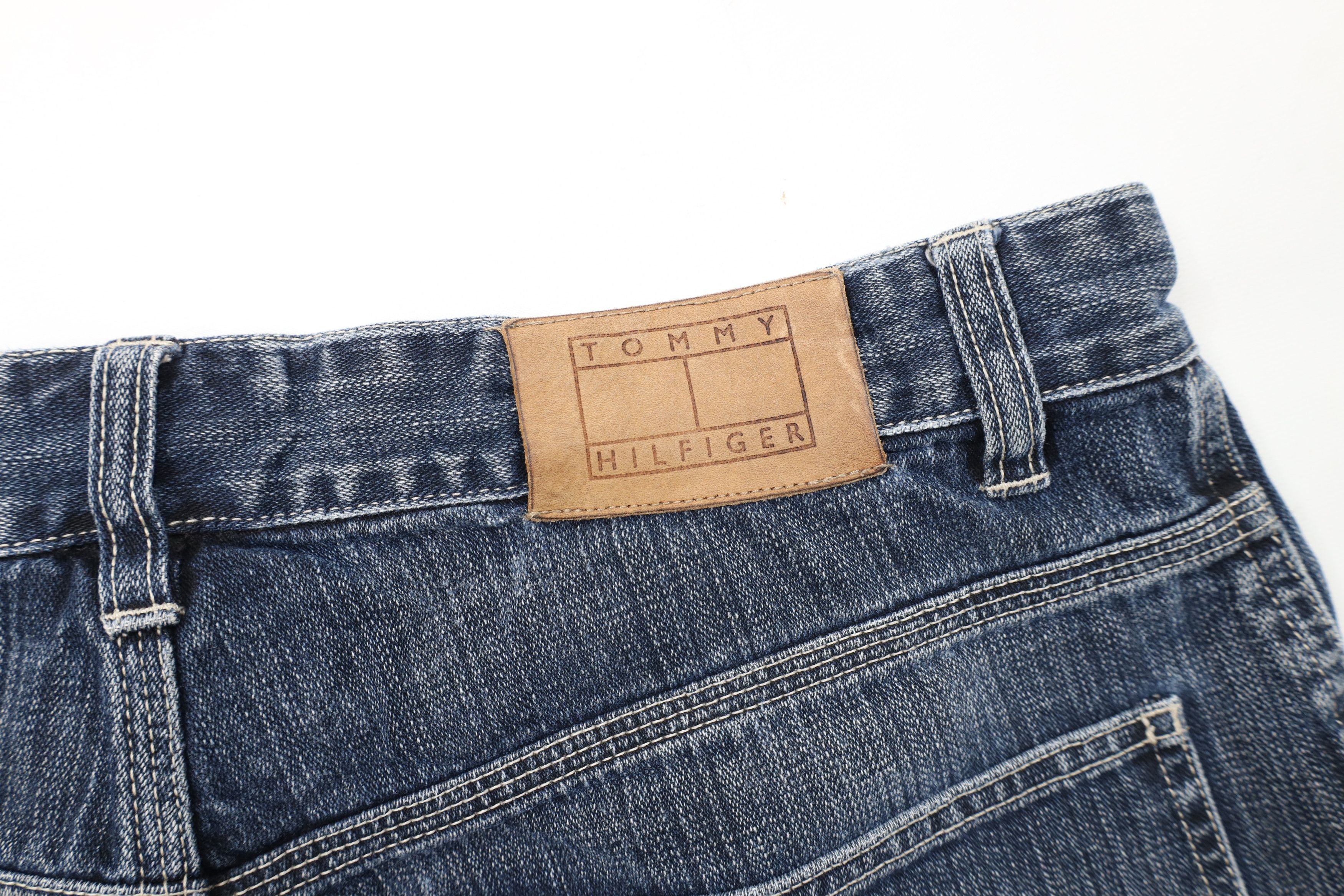 Tommy Hilfiger × Vintage Vintage 90s Tommy Hilfiger Spell Baggy Dungaree Denim Shorts Size US 34 / EU 50 - 11 Thumbnail