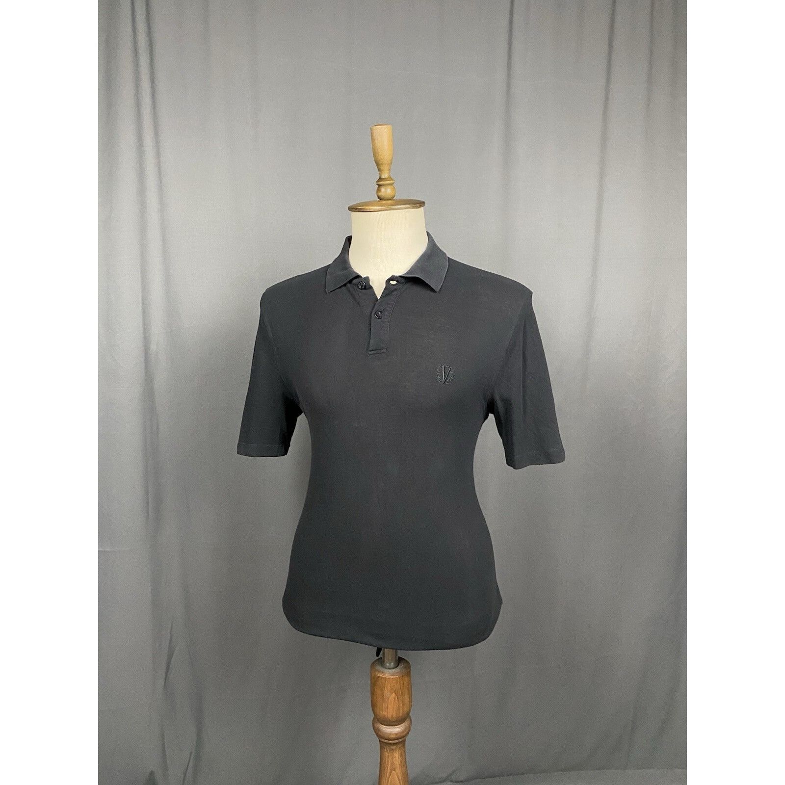 Versace Vesace Small Logo VTG Men's Black Polo T-Shirt Size S-M Size US M / EU 48-50 / 2 - 2 Thumbnail