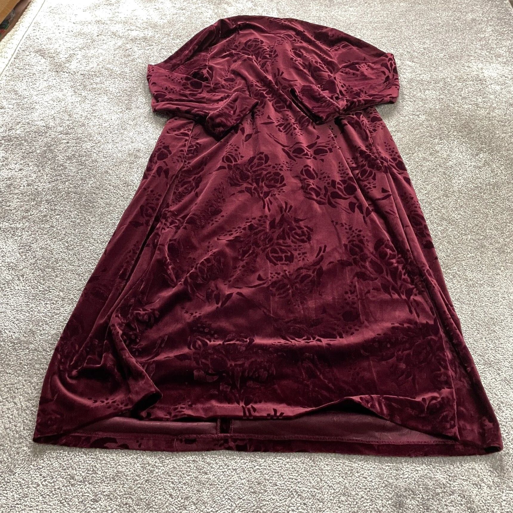 Vintage Jasmine Rose Long Velvet Shift Dress Women Small Maroon Long Sleeve Pleated Neck Floral Size S / US 4 / IT 40 - 2 Thumbnail