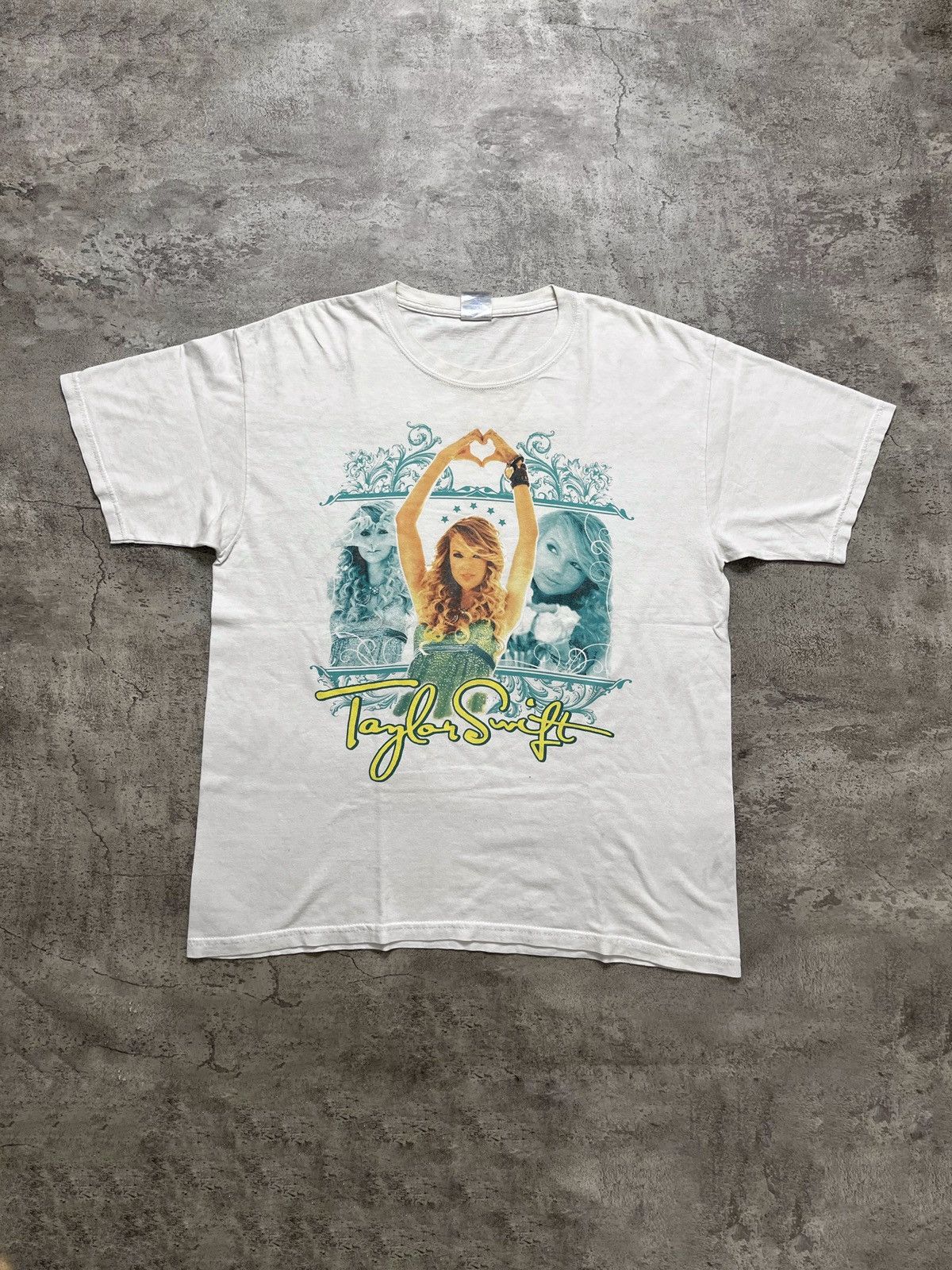 Band Tees Y2k Taylor swift shirt avril lavigne paramore Size US L / EU 52-54 / 3 - 1 Thumbnail