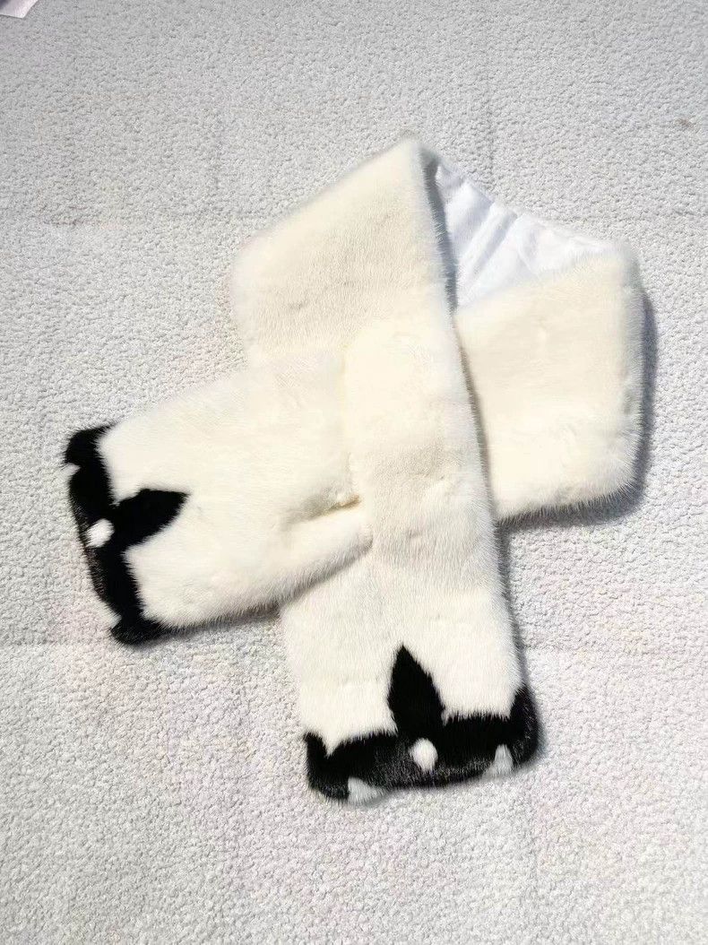 Louis Vuitton Louis Vuitton Black and white mink print scarf Size ONE SIZE - 1 Thumbnail