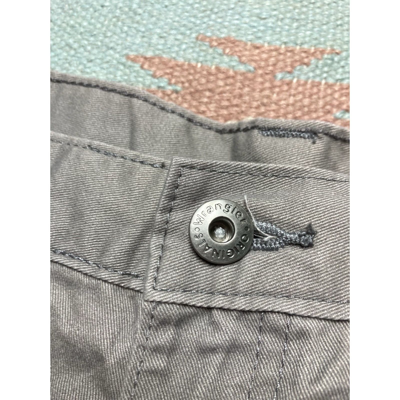 Wrangler Wrangler Cargo Shorts Stone Gray Gray Cargo Shorts Men 38 Regular Inseam 10” Outseam 23” Baggy Wide Leg Pockets Skater Size US 38 / EU 54 - 5 Thumbnail