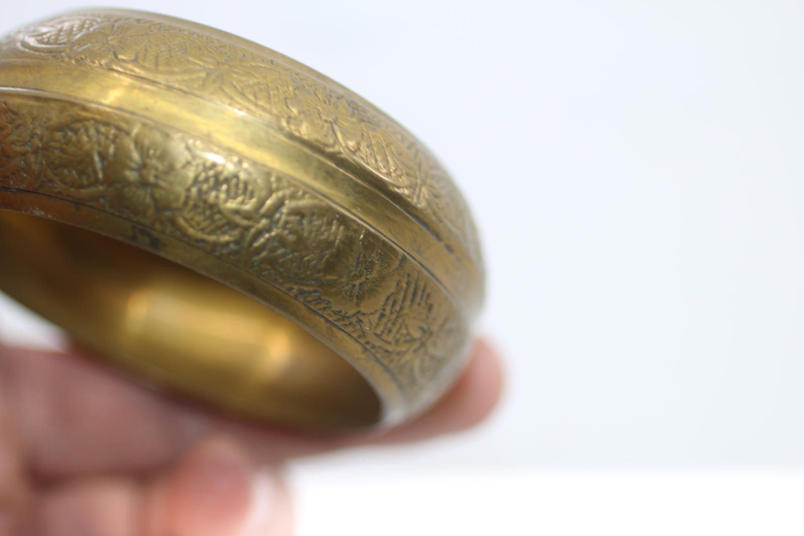 The Unbranded Brand Vintage Gold tone Floral Engraved Bangle Bracelet Jewelery Size ONE SIZE - 4 Thumbnail