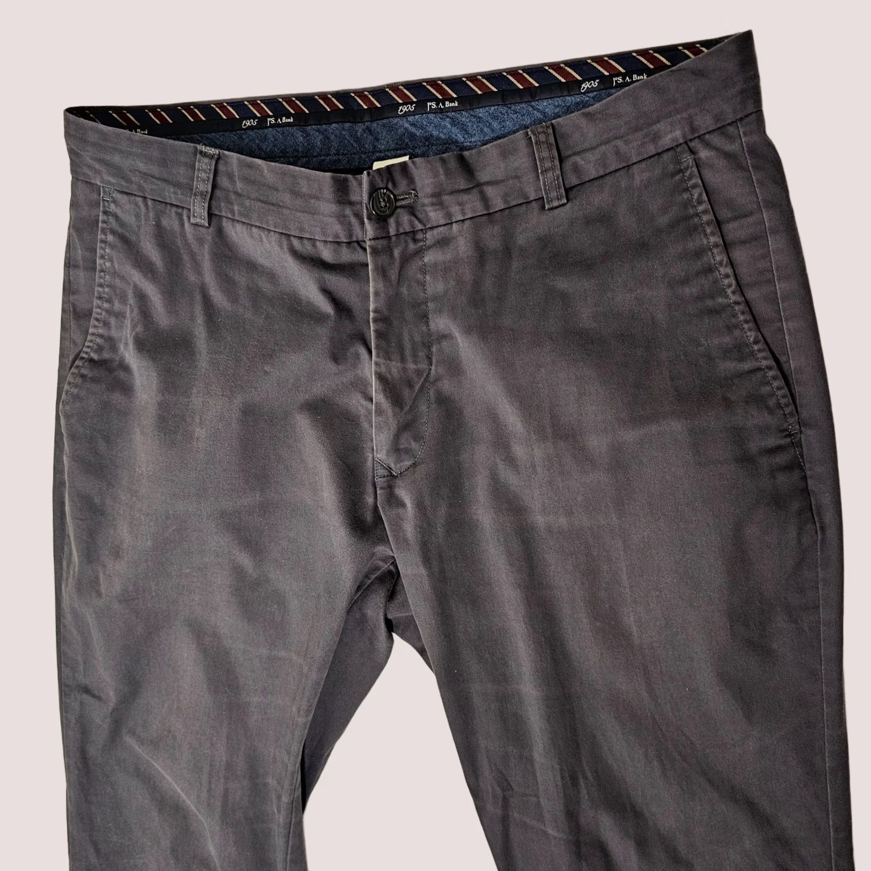 Jos. A. Bank Jos. A. Bank Pants Chino 36x29 Men Gray Flat Front Straight Leg Comfort Easy Care Vintage? No (omit) Regular 29 Inseam Pants Mens Gray Size US 36 / EU 52 - 1 Thumbnail