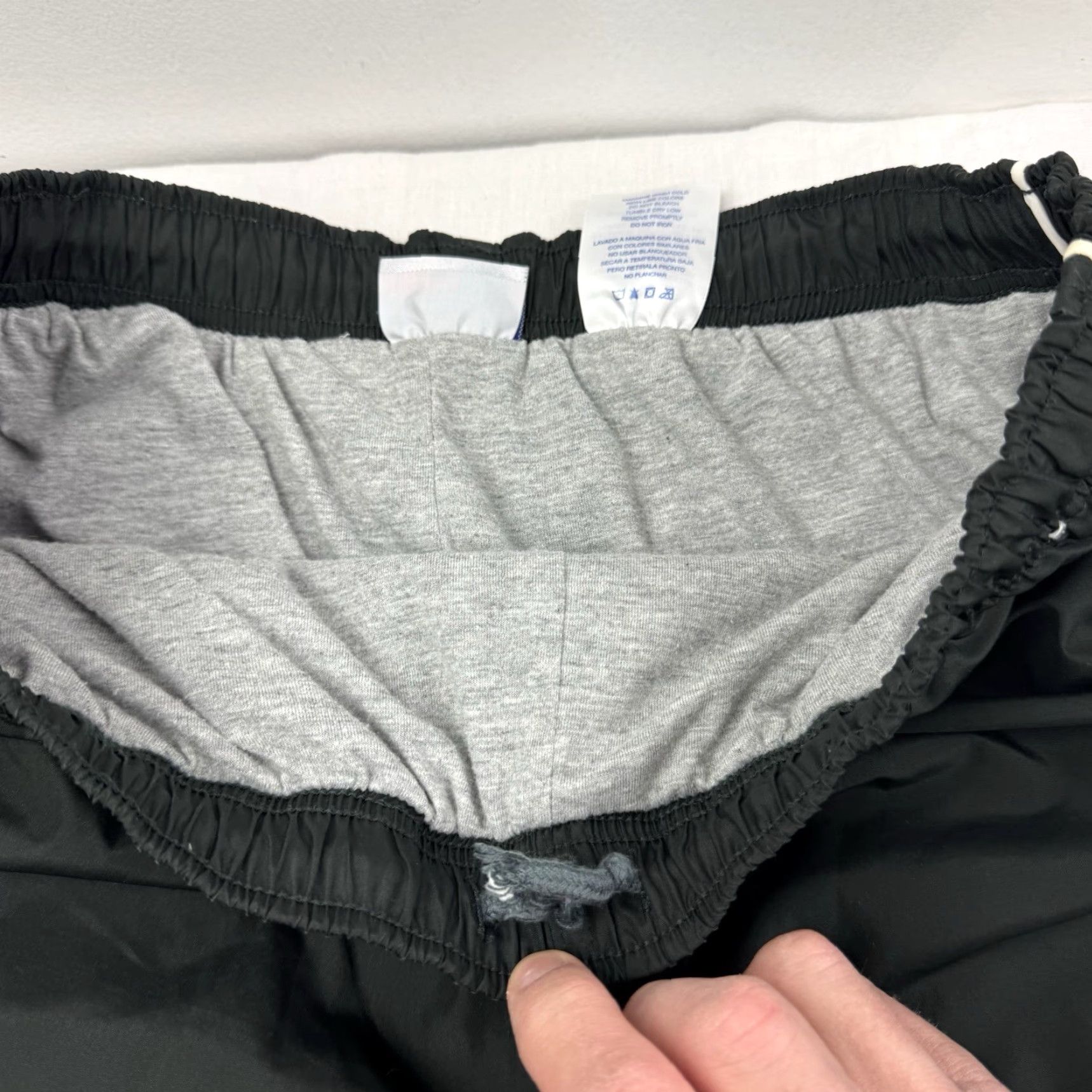Reebok VINTAGE Reebok Track Pants Men XL Black Relaxed 30in 90s Y2K Hipster Sports Athletic Baggy Drawstring Pants women? No gender specified. Size US 36 / EU 52 - 5 Thumbnail