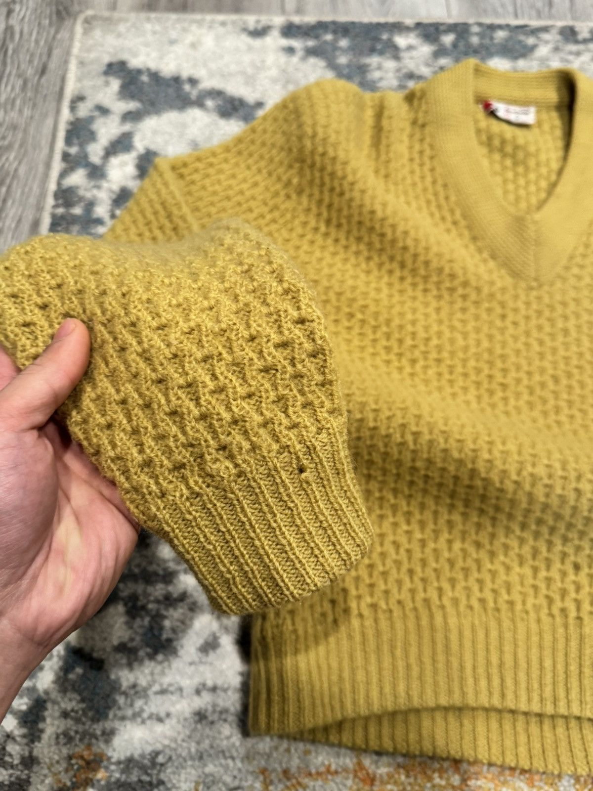 Vintage Vintage Yellow 70s Knit V-Neck Sweater Size US S / EU 44-46 / 1 - 2 Thumbnail