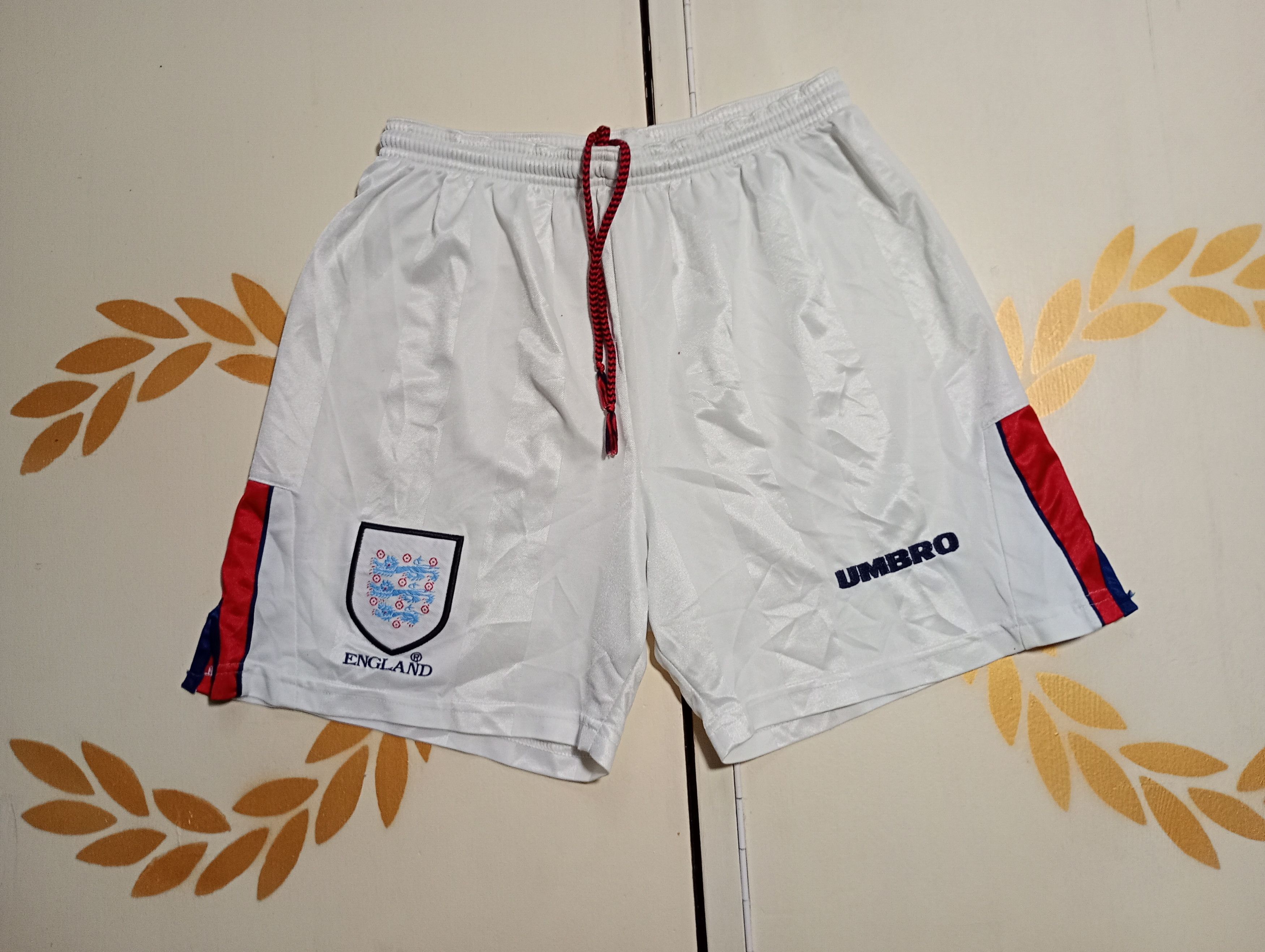 Umbro Umbro England Soccer shorts 1998-1999 Size US 32 / EU 48 - 2 Thumbnail