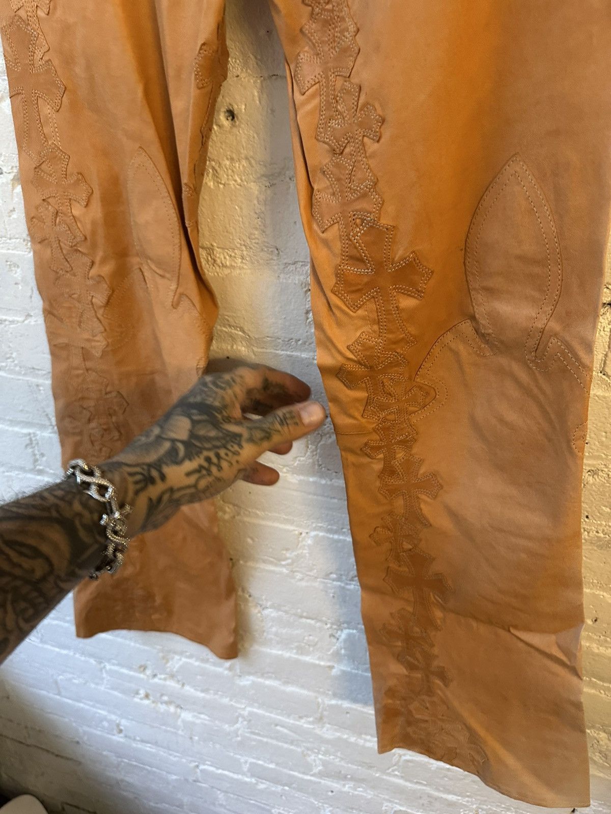 Chrome Hearts Chrome Hearts FLOODED CROSS LEATHER JEANS PEACH Size 26" / US 2 / IT 38 - 10 Thumbnail