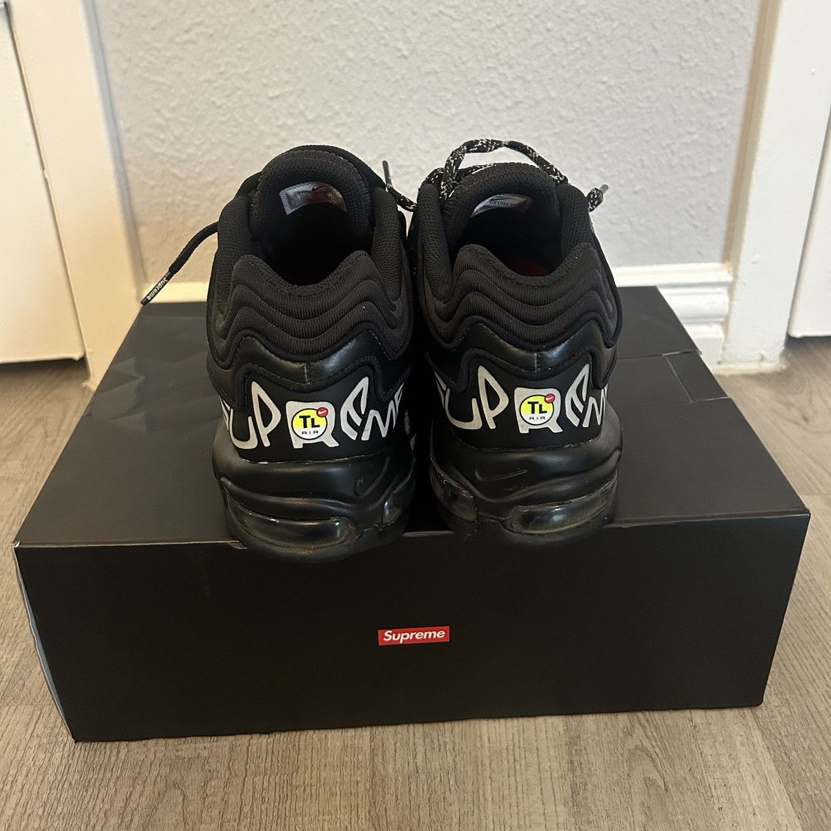 Nike × Supreme Supreme Nike Air Max 98 Size US 9.5 / EU 42-43 - 2 Thumbnail