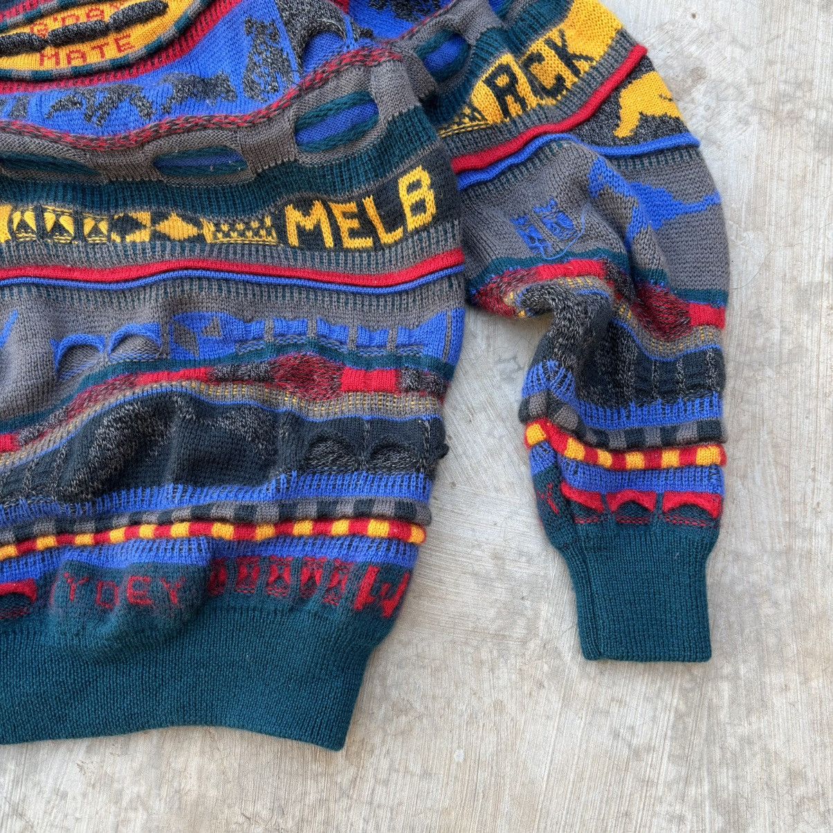 Coogi Vintage 90s Coogi 3D Knitwear Sweater Size US S / EU 44-46 / 1 - 4 Thumbnail