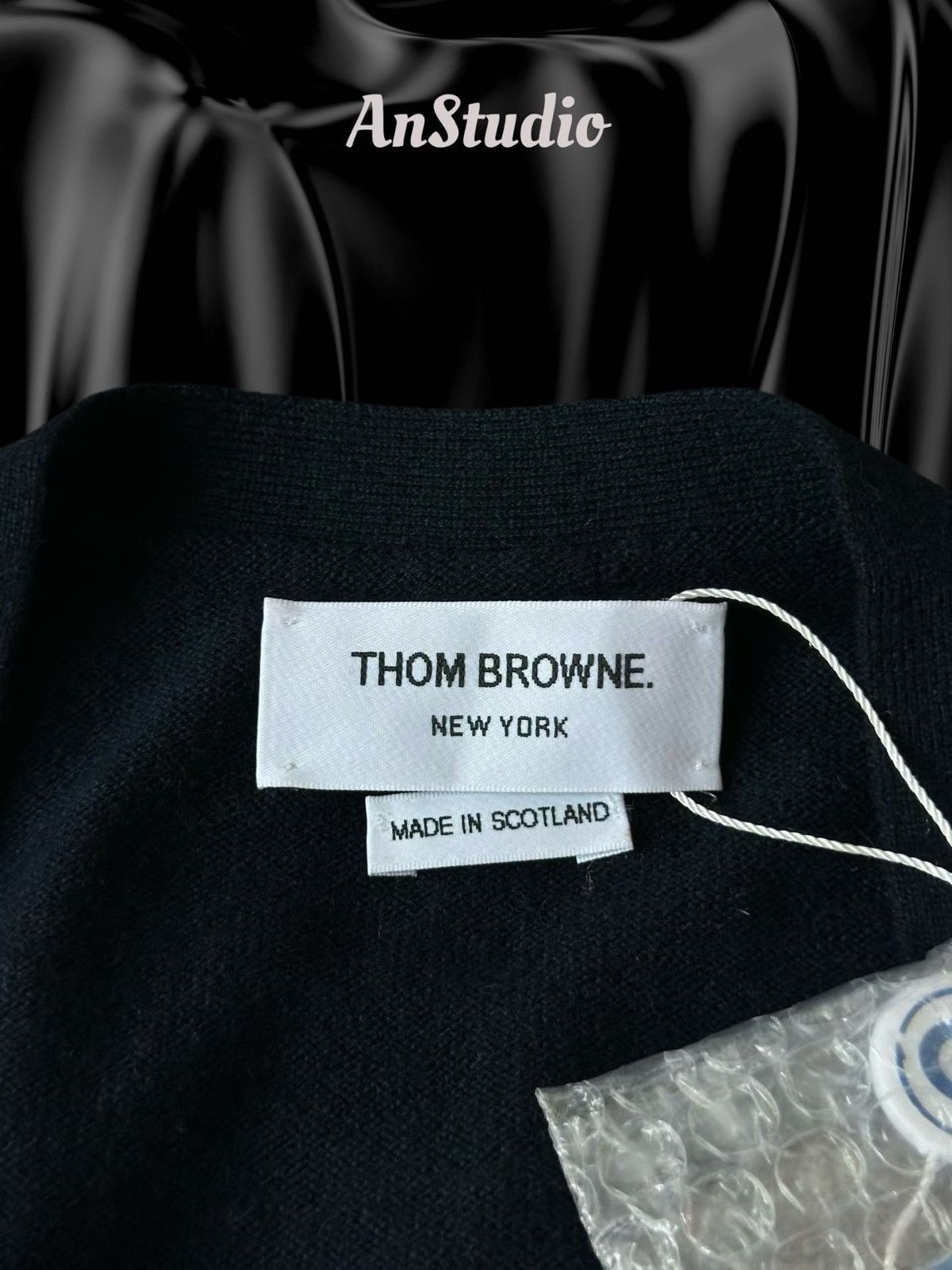 Thom Browne Thom Browne Navy Classic Cashmere 4-Bar V-Neck Cardigan Size M / US 6-8 / IT 42-44 - 3 Thumbnail