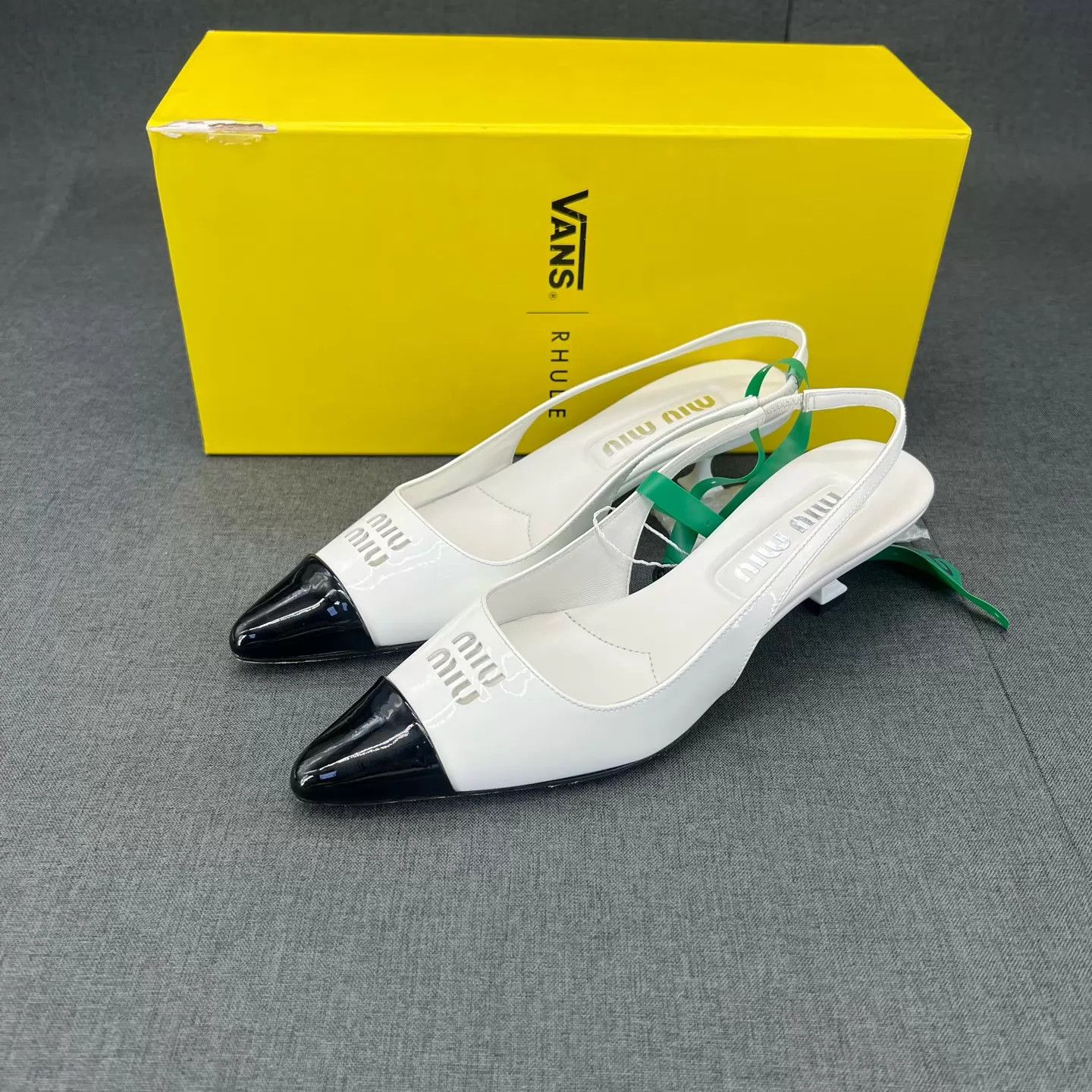 Miu Miu MIU MIU Women's Patent Pointed Toe Heels 35 Worn Resoled Size US 4.5 / IT 34.5 - 1 Thumbnail