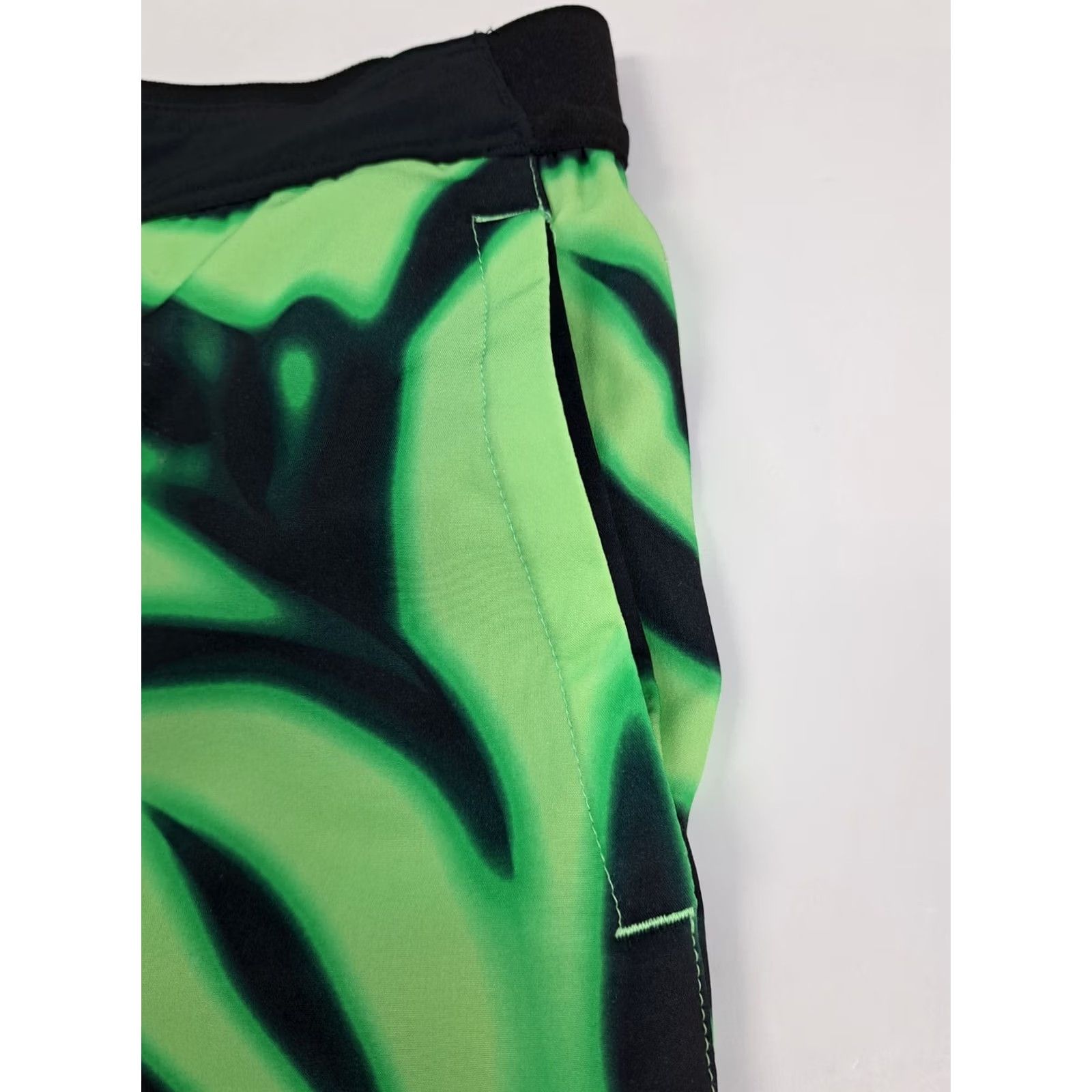 Under Armour Under Armour Womens Athletic Shorts Lined Quick Dry Green/Black Animal Print Pockets 7in Inseam M Medium Size 32" / US 10 / IT 46 - 6 Thumbnail