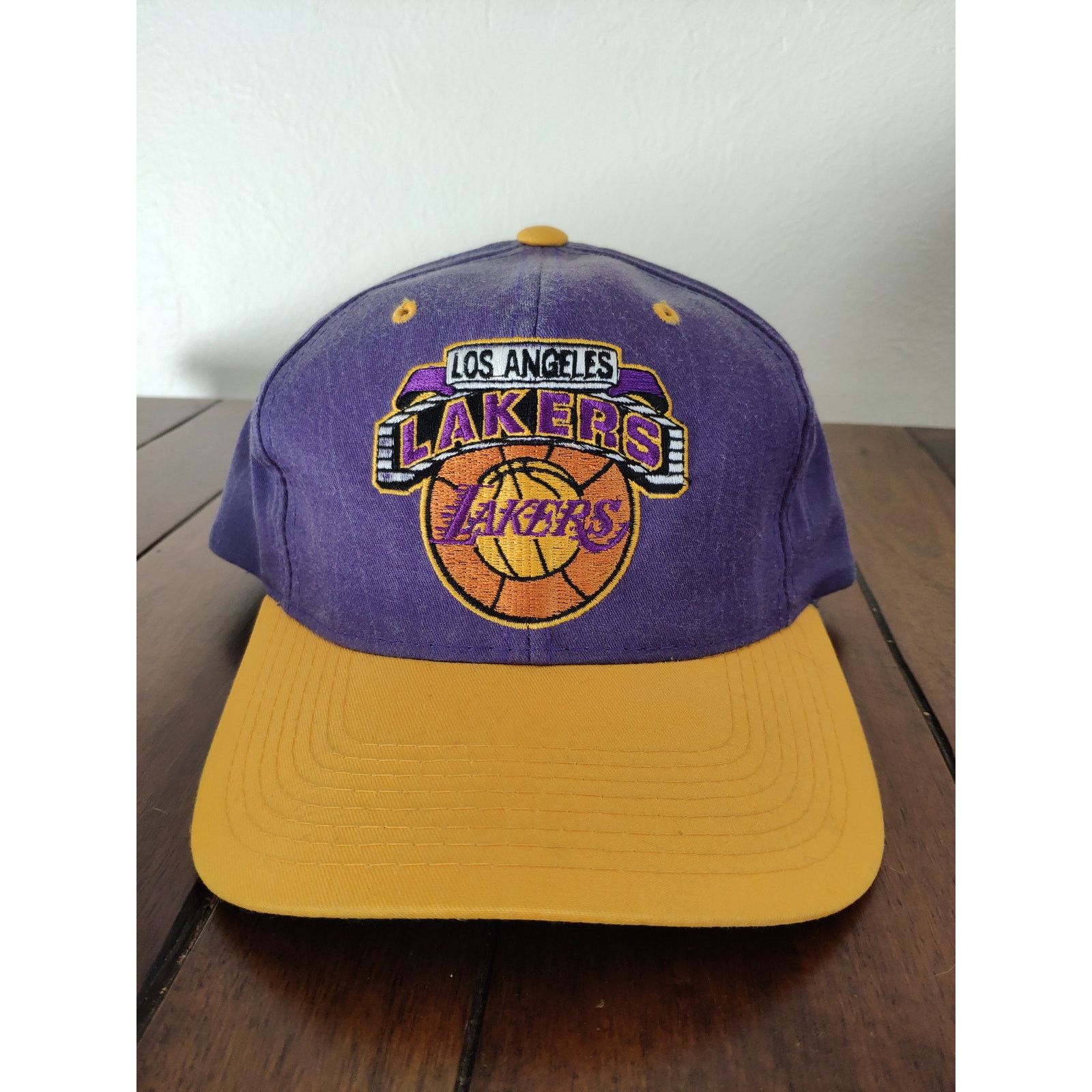 Starter Vintage Los Angeles Lakers Starter Hat Classic Distressed Size ONE SIZE - 1 Thumbnail