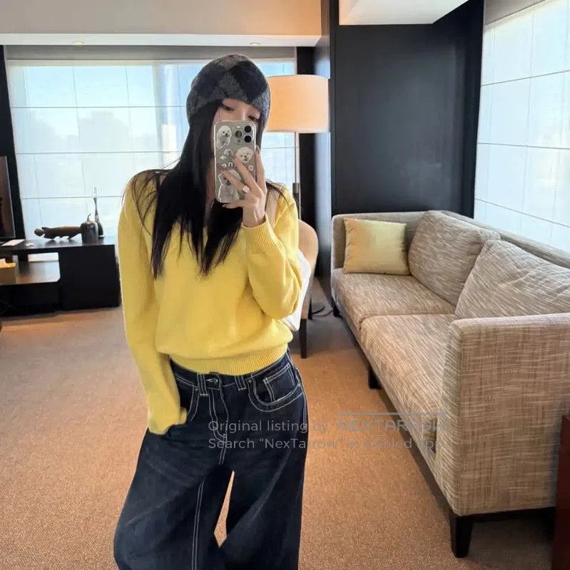 Versace Versace L Size Yellow Long Sleeve Sweater . Size US L / EU 52-54 / 3 - 5 Thumbnail