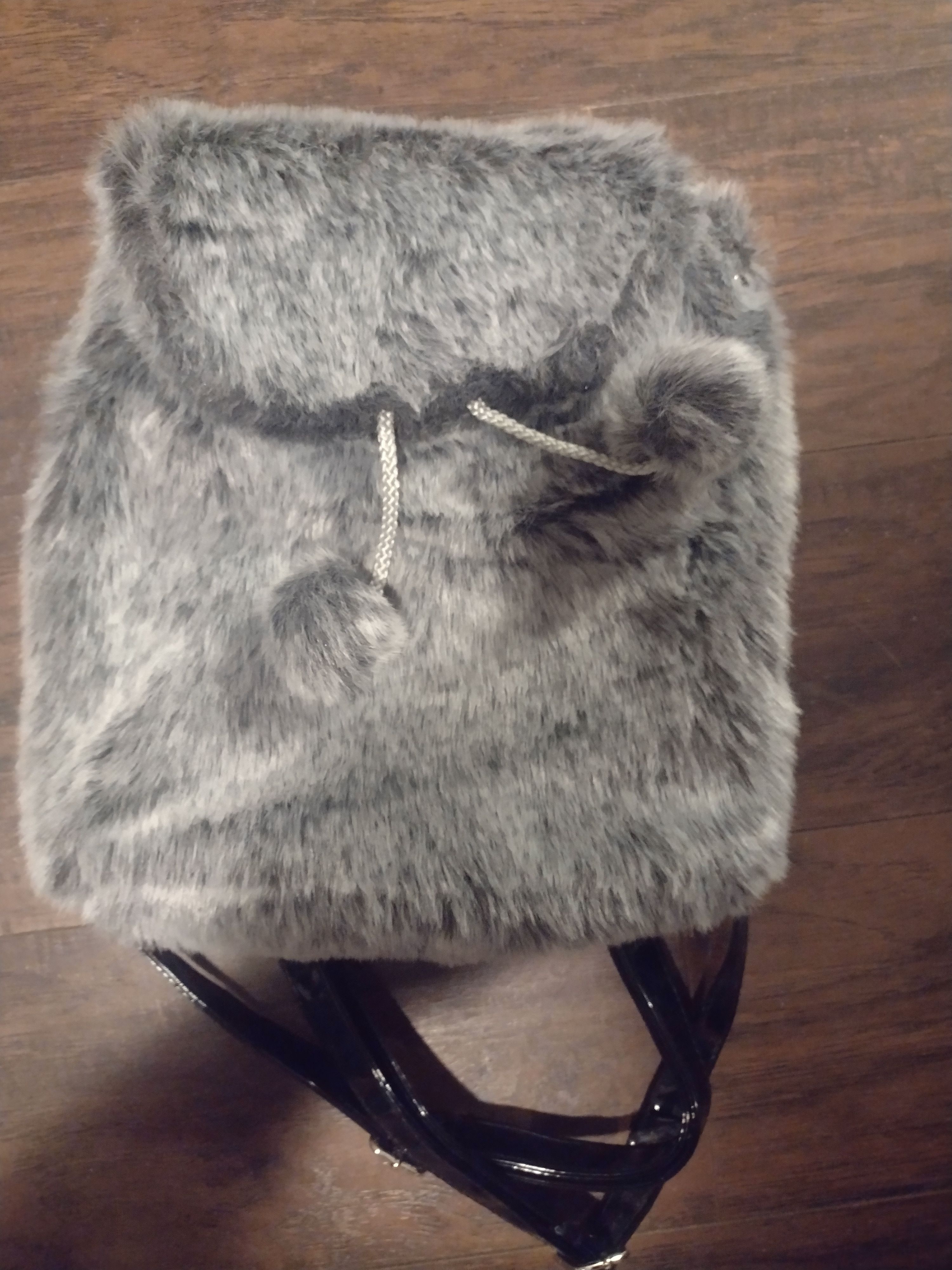 Other LuLu fuzzy backpack new with tags Size ONE SIZE - 1 Thumbnail