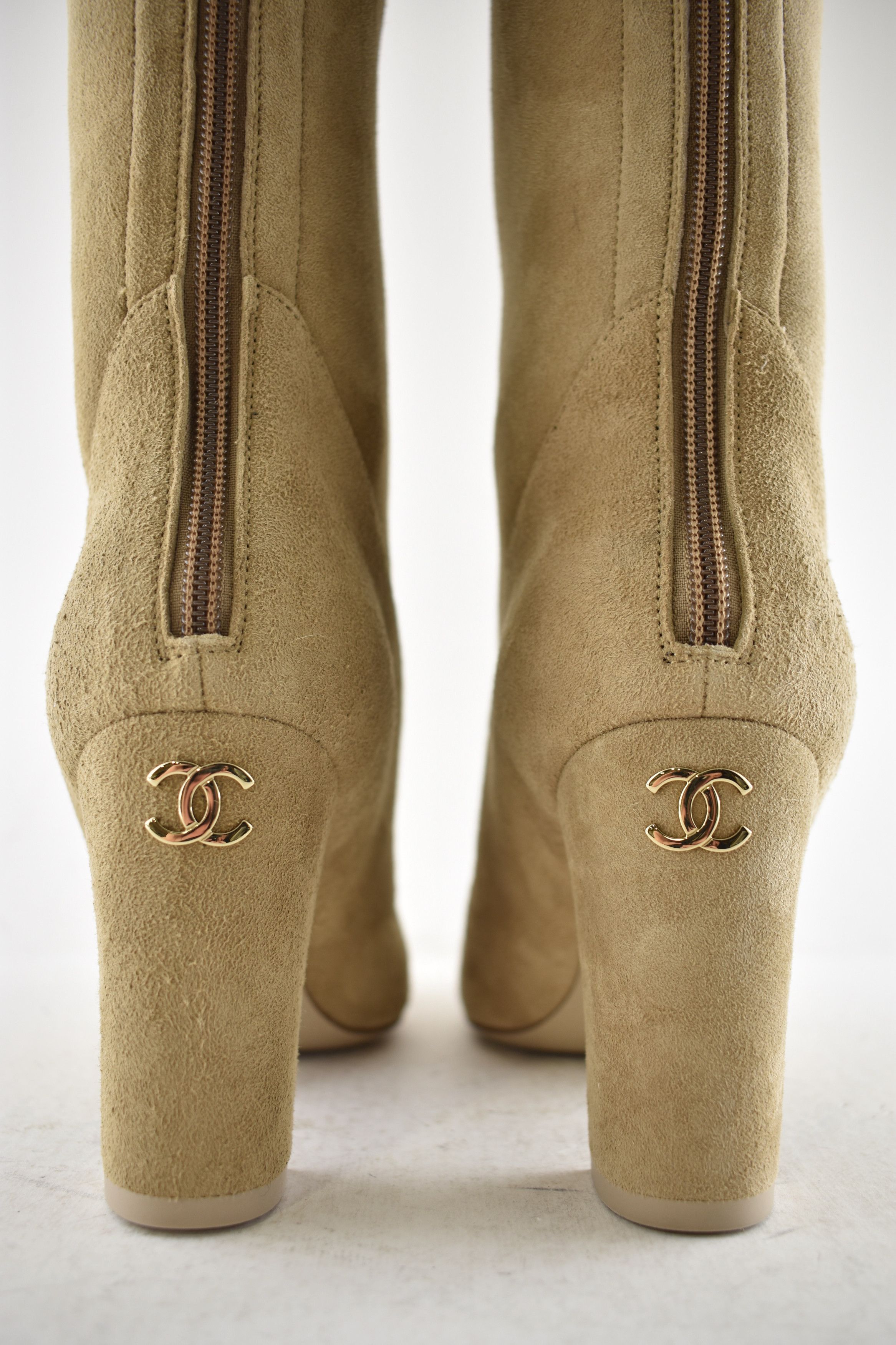 Chanel Chanel 24K Shearling Fur Logo Knee High Block Heel Boot 37.5 Size US 7.5 / IT 37.5 - 24 Thumbnail