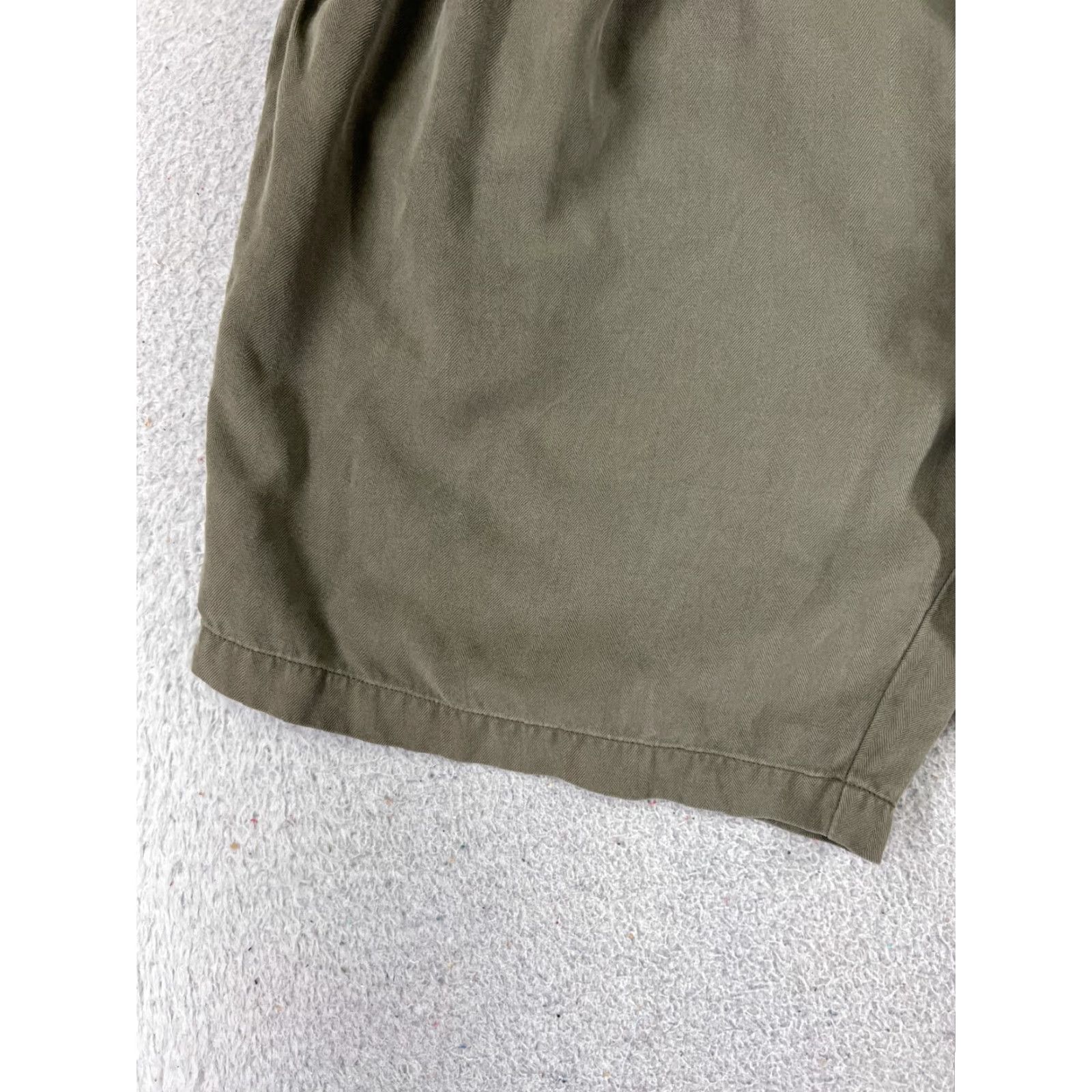 Tommy Bahama Tommy Bahama Shorts Men 36 Green Pleated Herringbone Silk Bermuda Casual Beach Aloha Size US 36 / EU 52 - 3 Thumbnail