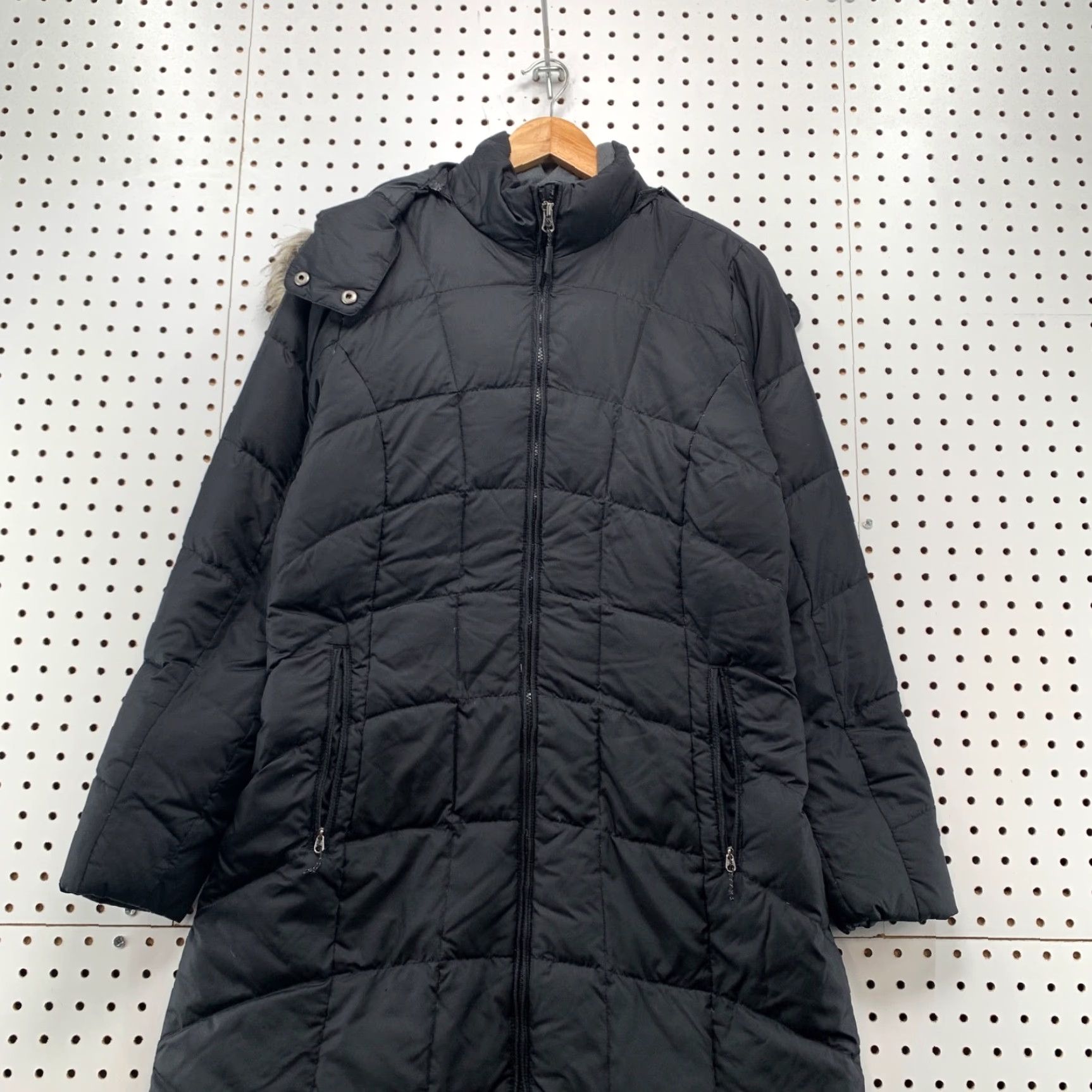 Eddie Bauer Eddie Bauer Quilted Down Puffer Coat Womens Medium Black Hooded Faux Fur Long Coat Size M / US 6-8 / IT 42-44 - 4 Thumbnail