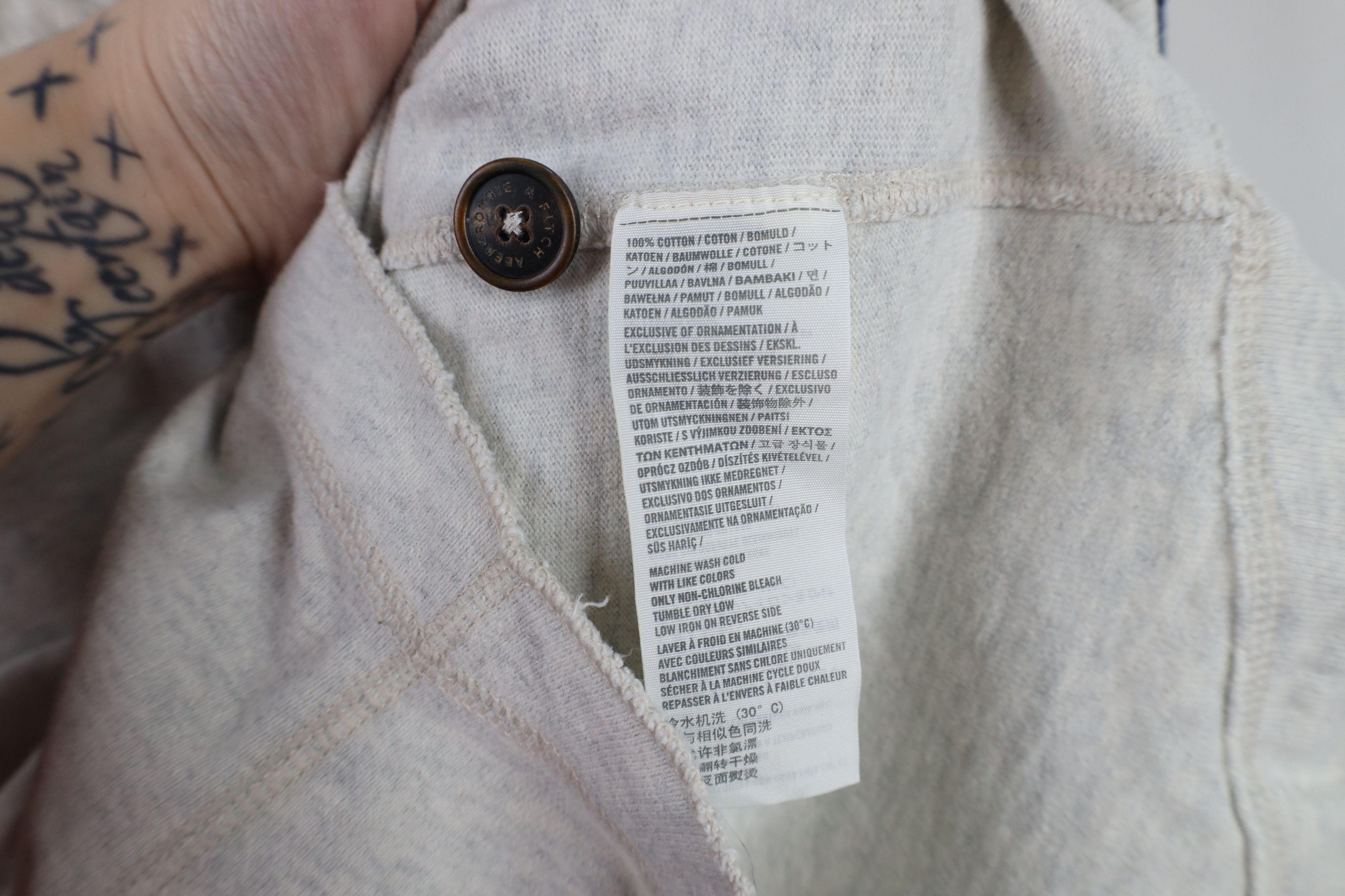 Abercrombie & Fitch Vintage Abercrombie & Fitch Long Sleeve Henley T-Shirt Size US M / EU 48-50 / 2 - 9 Thumbnail