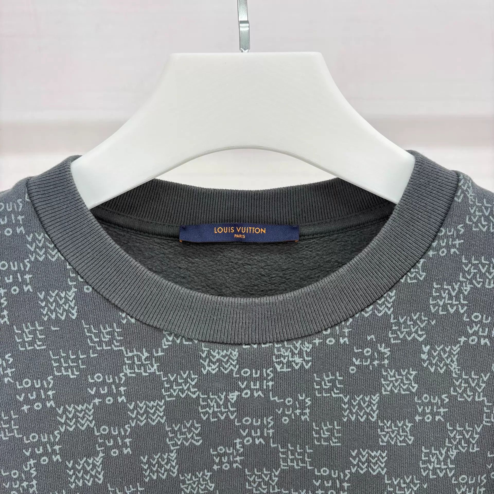 Louis Vuitton Louis Vuitton Gray All Over Logo Fleece Sweatshirt XL 99 New Size US XL / EU 56 / 4 - 3 Thumbnail