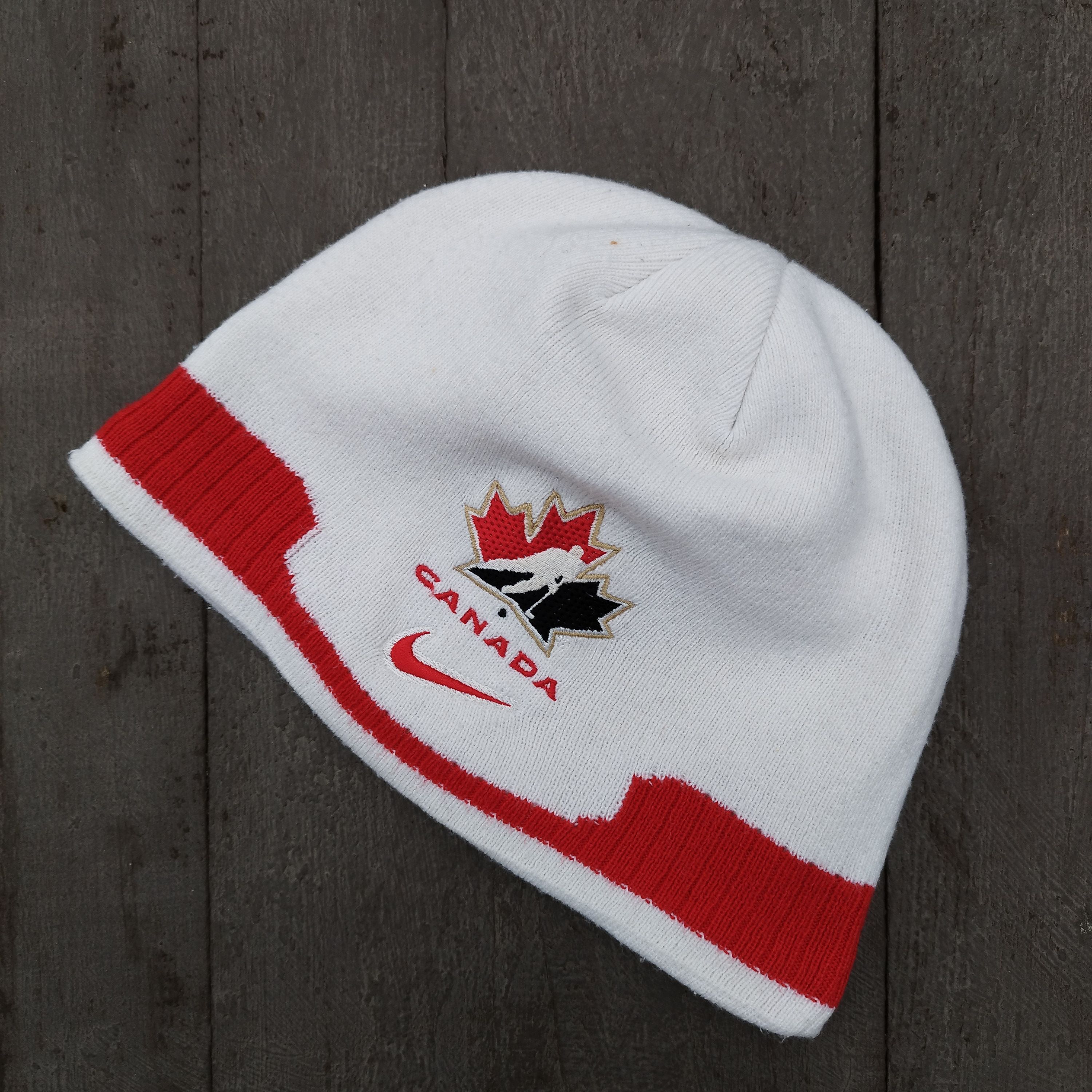 Nike VINTAGE Nike Hockey Canada Beanie | Y2K 00s Retro Winter Hat Size ONE SIZE - 1 Thumbnail