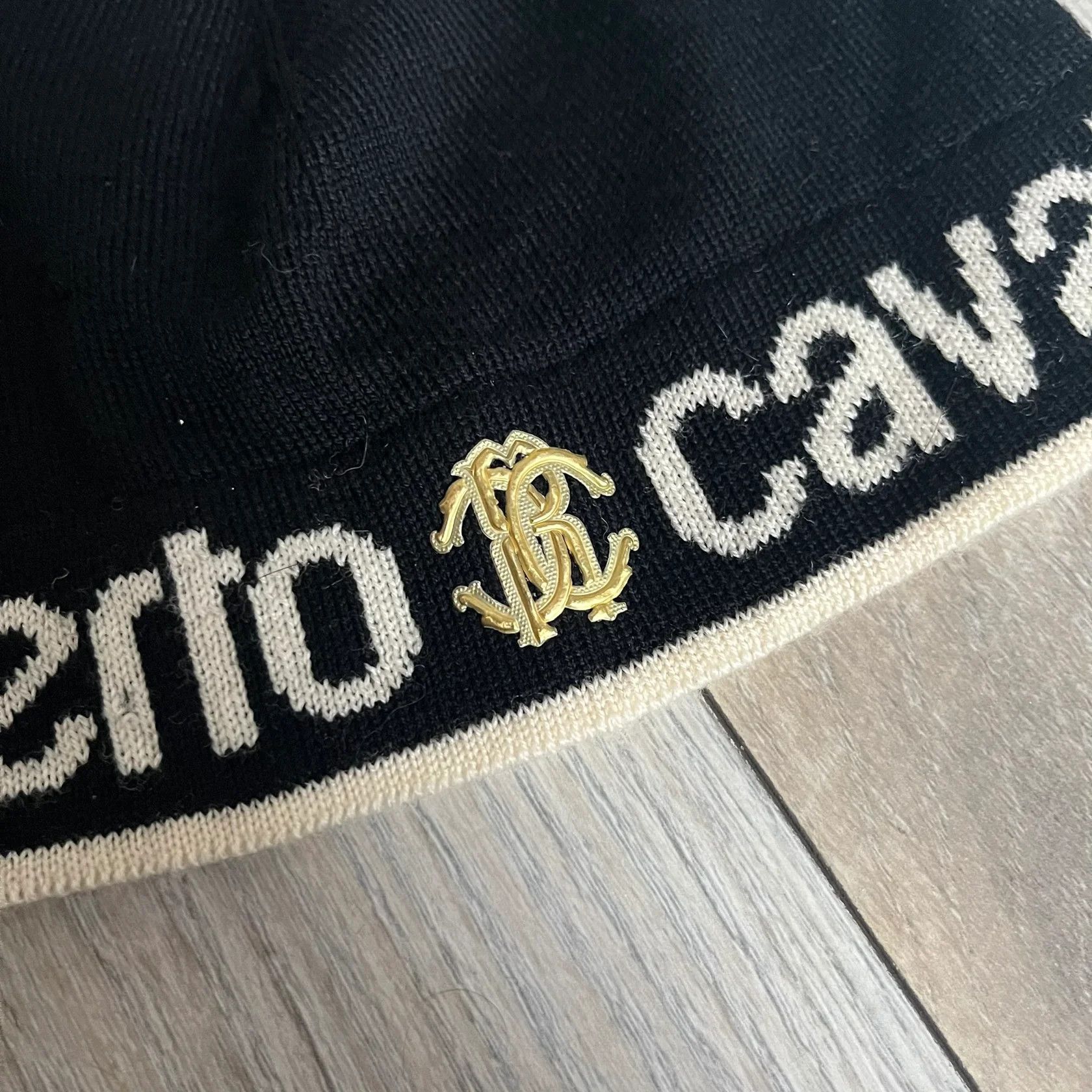 Roberto Cavalli Roberto Cavalli Gold Logo Beanie Size ONE SIZE - 2 Thumbnail