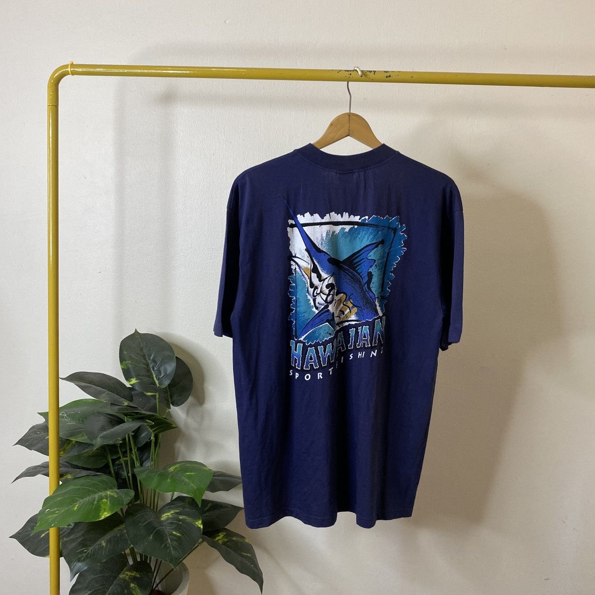 Vintage 1990s Crazy Shirt Hawaiian Sport Fishing T Shirt Size US L / EU 52-54 / 3 - 1 Thumbnail