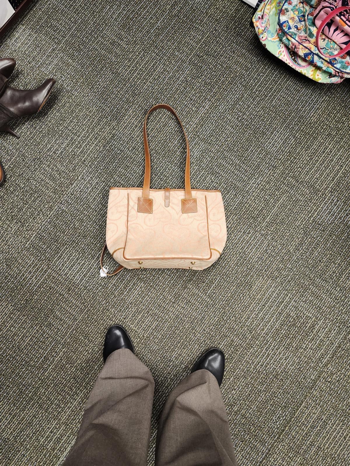 Designer Dooney and Burke shoulder bag Size ONE SIZE - 2 Thumbnail