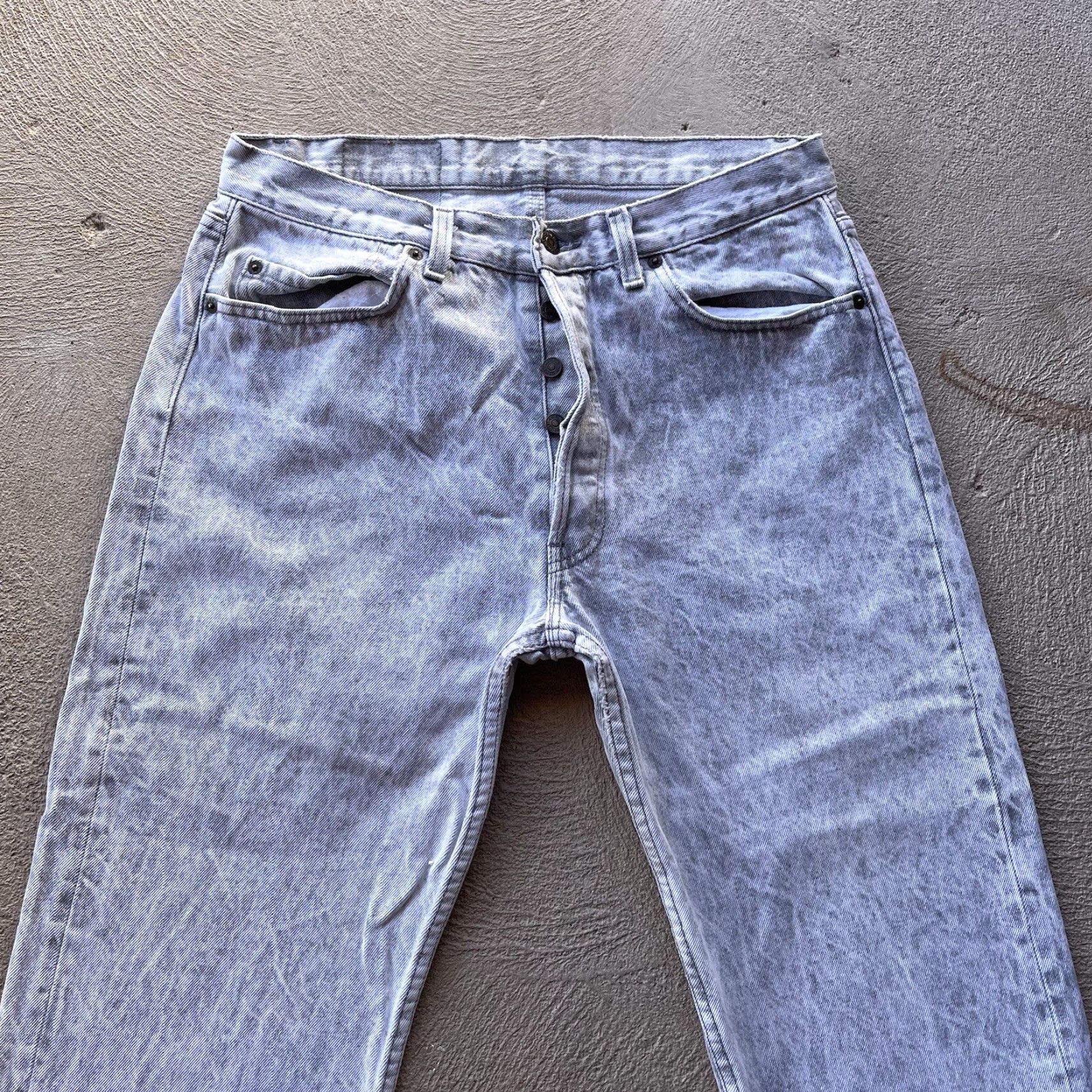 Levi's VINTAGE Levi's 501 Jeans Adult 32x32 Gray Denim Button Fly Straight Men 80s 90s Size US 32 / EU 48 - 5 Thumbnail