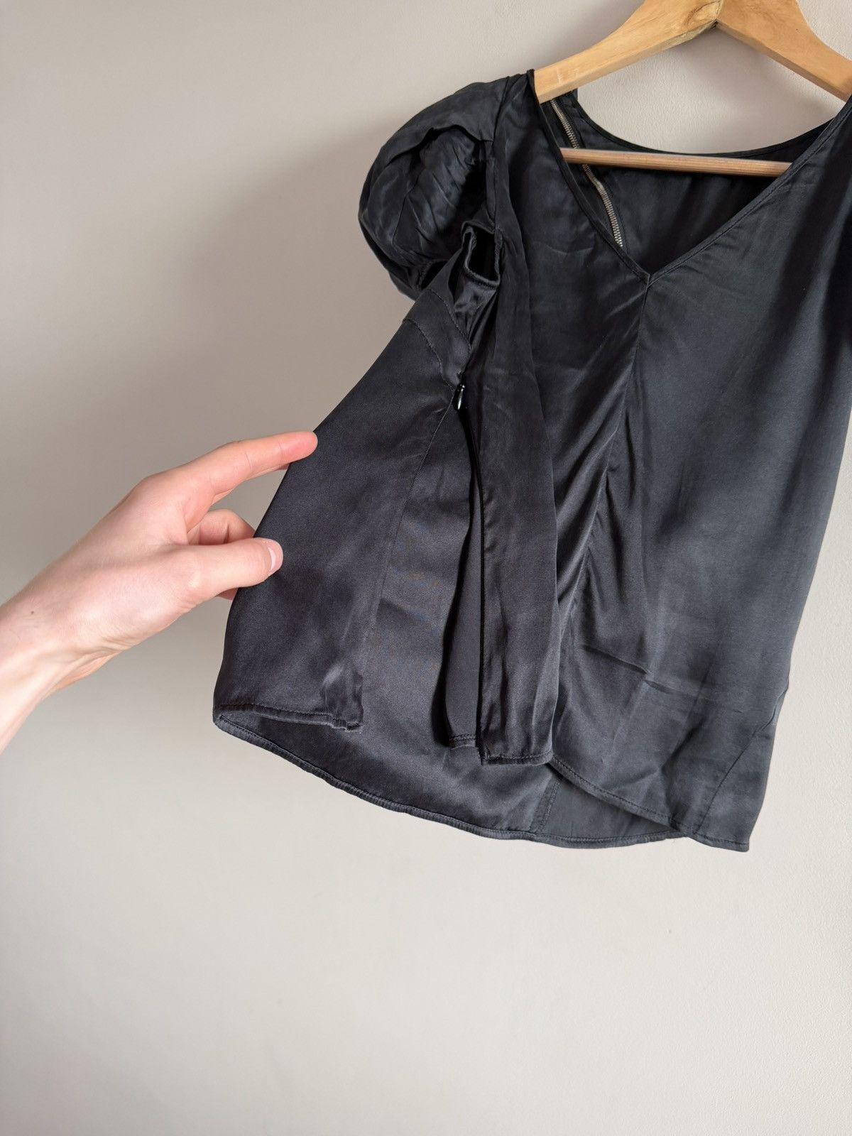 Alexander McQueen Alexander McQueen Silk Top Black Puff Sleeve Asymmetric Size M / US 6-8 / IT 42-44 - 6 Thumbnail