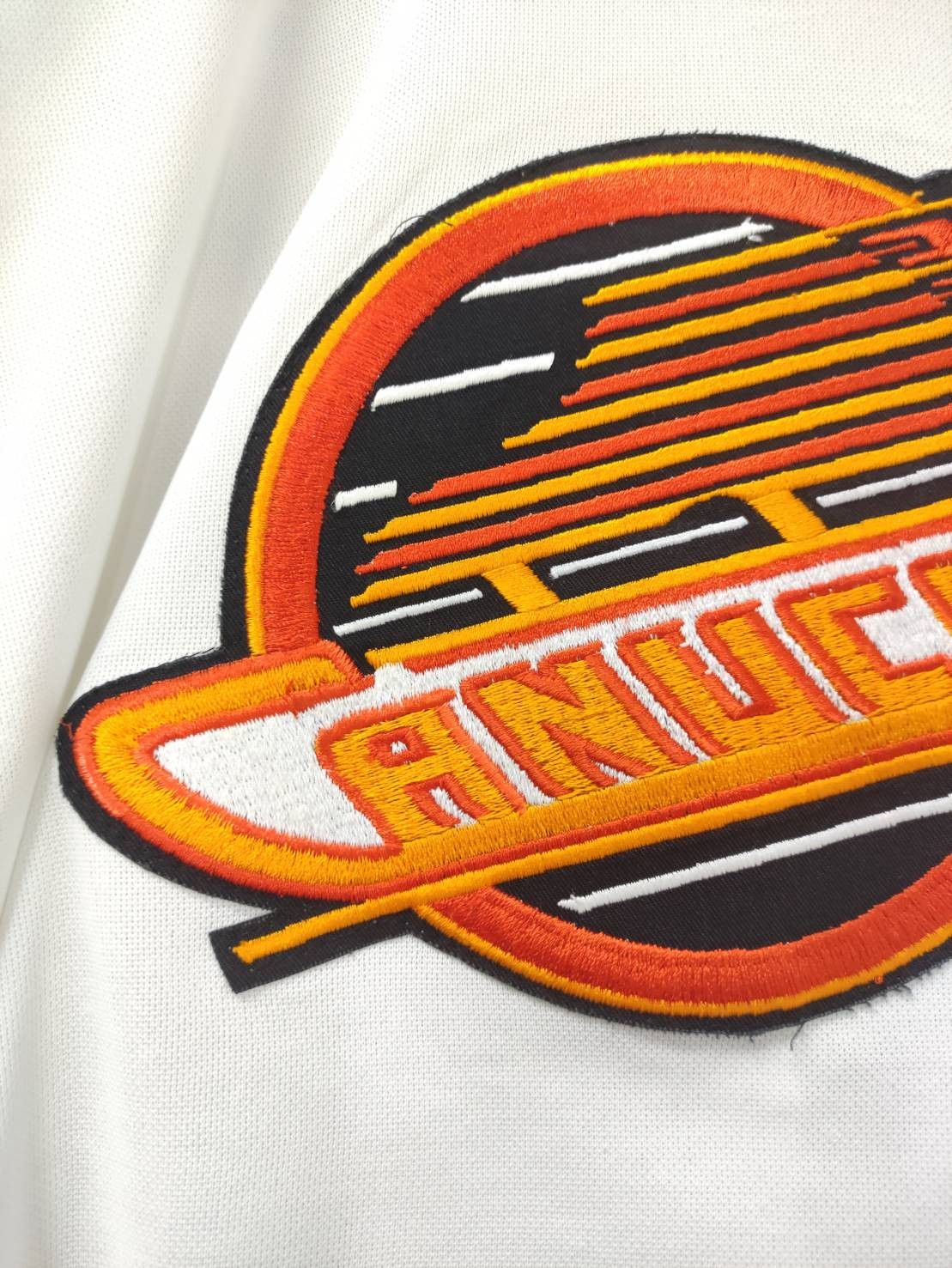 NHL Vtg 90's Vancouver Canucks No.88 CCM Jerseys Size US M / EU 48-50 / 2 - 6 Thumbnail
