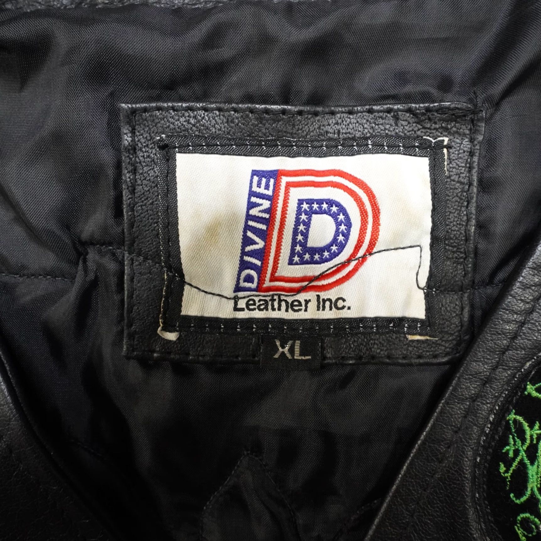 Vintage VINTAGE Divine Leather Biker Vest Womens XL Black Patches Buffalo Nickel Lady Rider Vest Jacket Size XL / US 12-14 / IT 48-50 - 4 Thumbnail