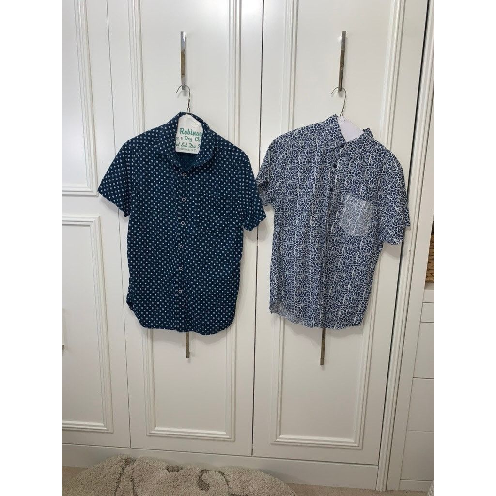 The Unbranded Brand Men's Short Sleeve Button-Down Shirts Set of 2 Medium Size US M / EU 48-50 / 2 - 1 Thumbnail