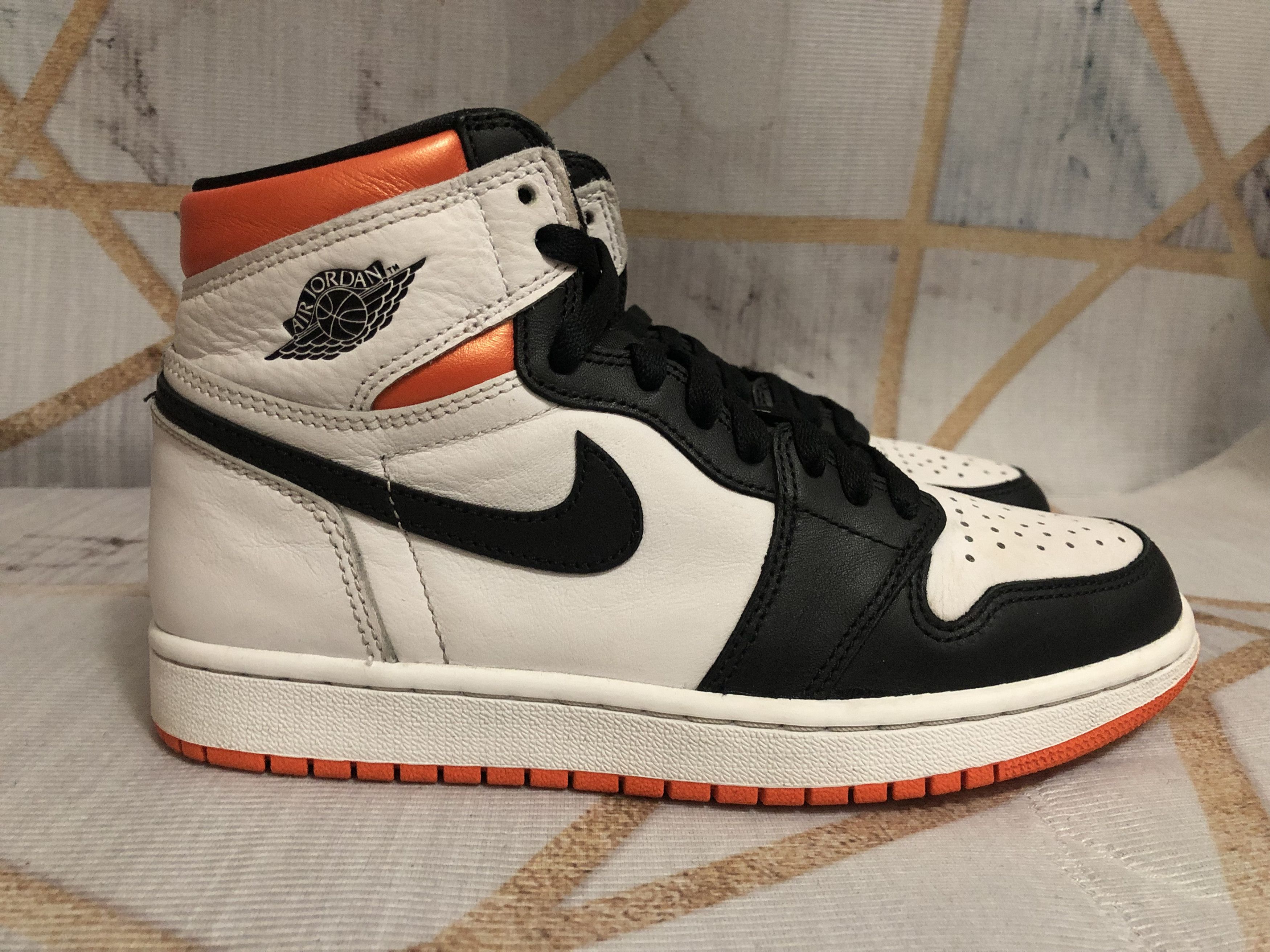 Jordan Brand × Nike Nike Air Jordan 1 Retro High OG Electro Orange | Robot | Lab Size US 6.5 / EU 39-40 - 2 Thumbnail