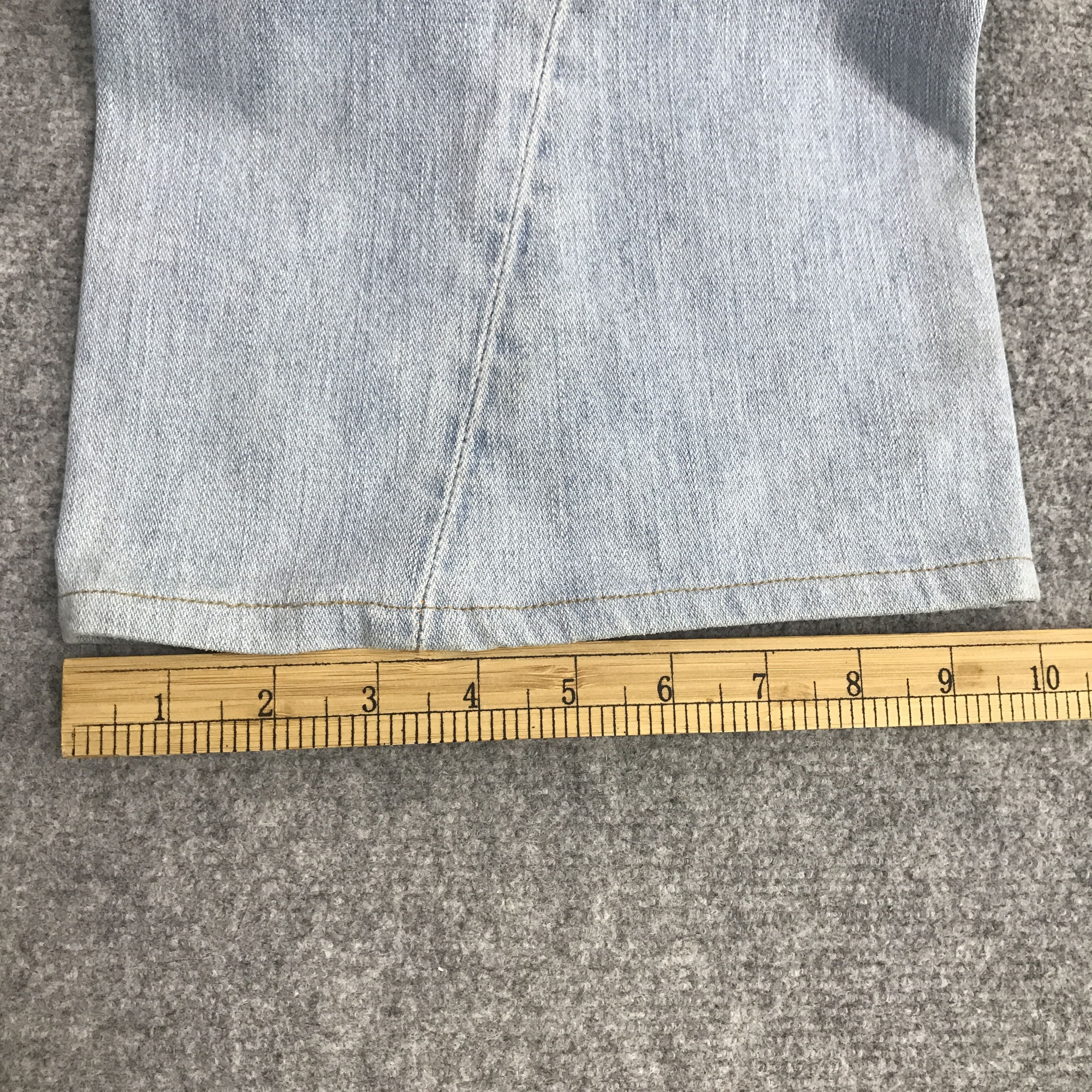 True Religion Rare True Religion distressed Light wash denim pants Size US 30 / EU 46 - 12 Thumbnail