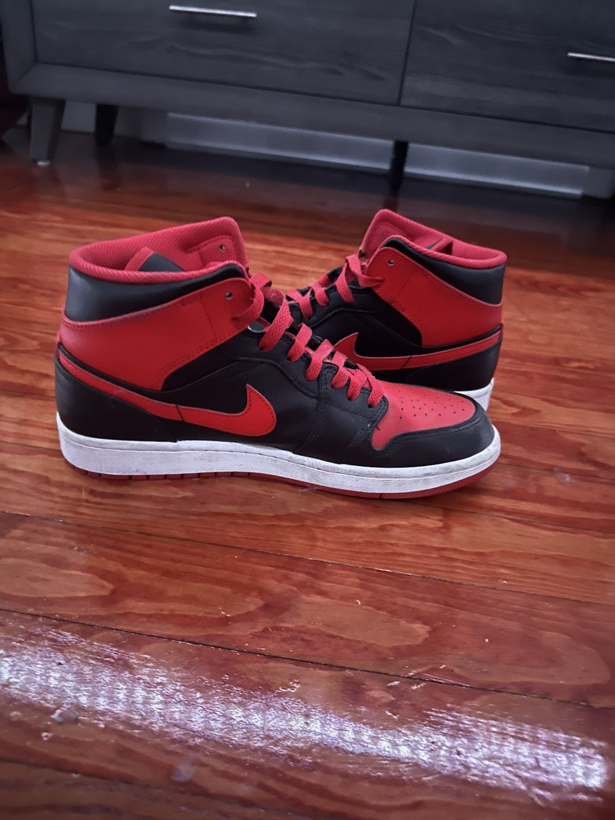 Jordan Brand × Nike Jordan 1 mid alternate bred Size US 9 / EU 42 - 6 Thumbnail