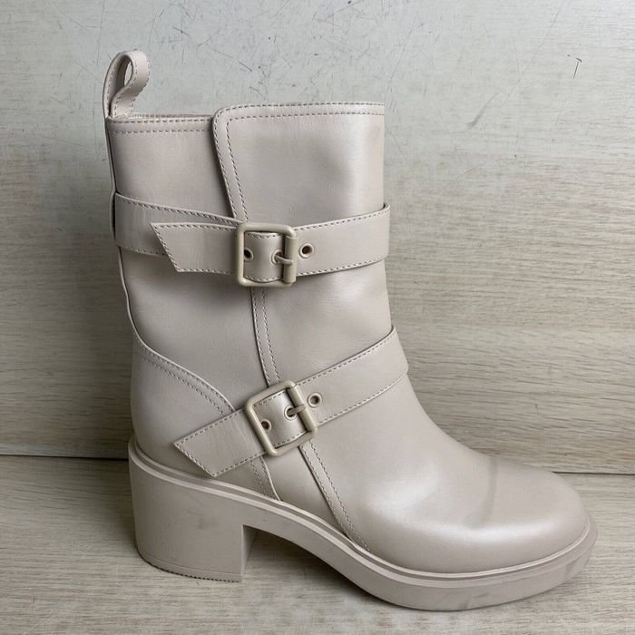 gianvito rossi boots beige