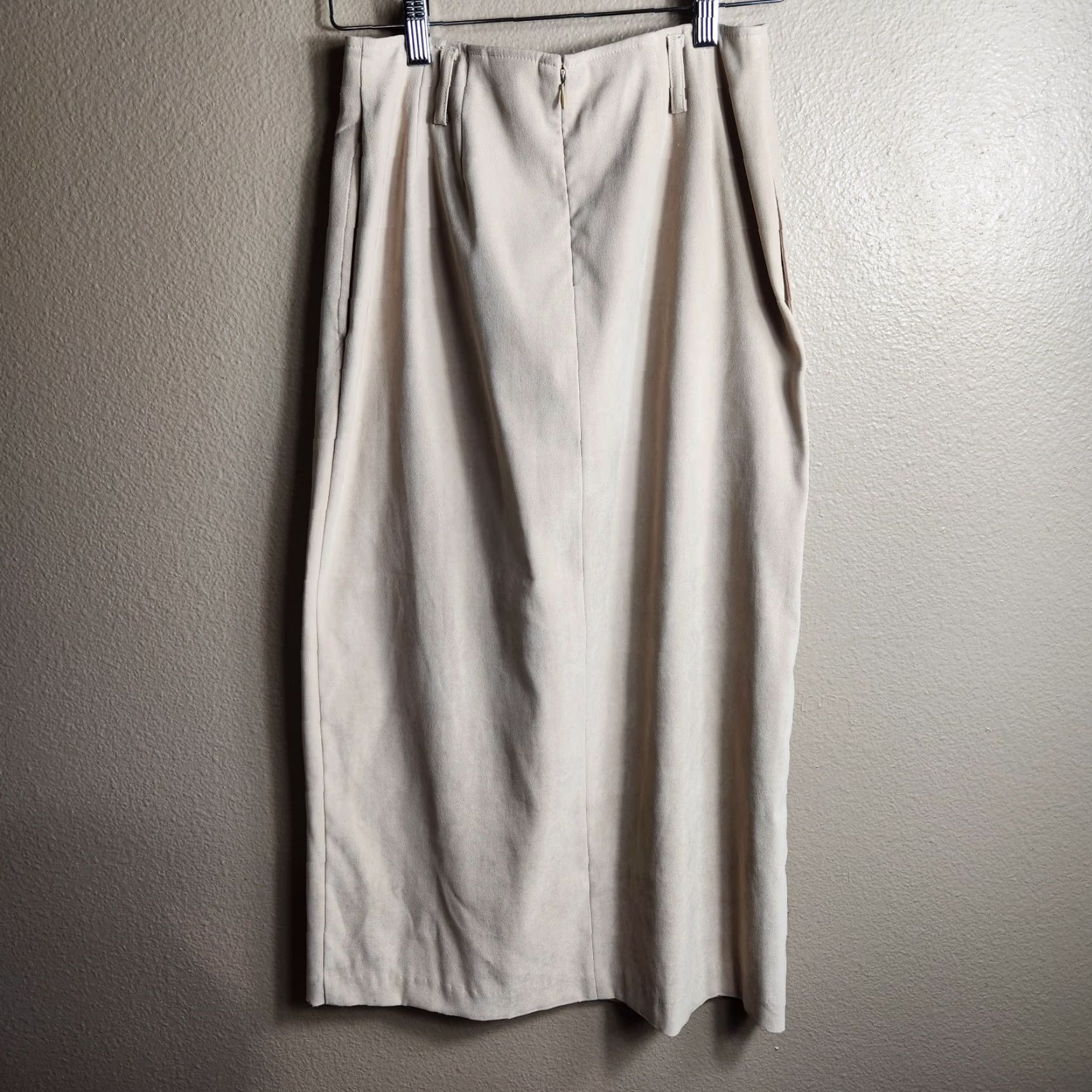 Liz Claiborne VINTAGE Liz Claiborne Liz Sport VTG Womens Skirt 8 Khaki Tan Midi Pencil Beige Polyester Spandex Pockets Slit Zip Size 30" / US 8 / IT 44 - 6 Thumbnail