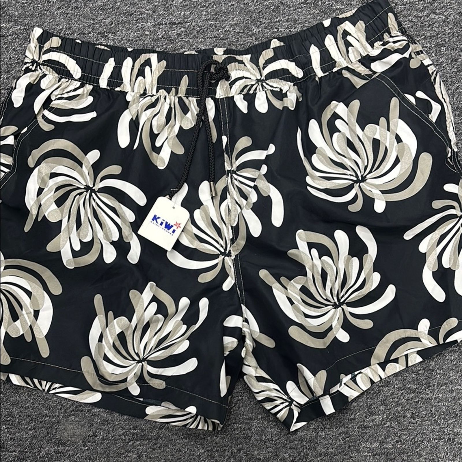 Other NWT Kiwi Black and White Swim Trunks Size XXL Size US 44 / EU 60 - 1 Thumbnail