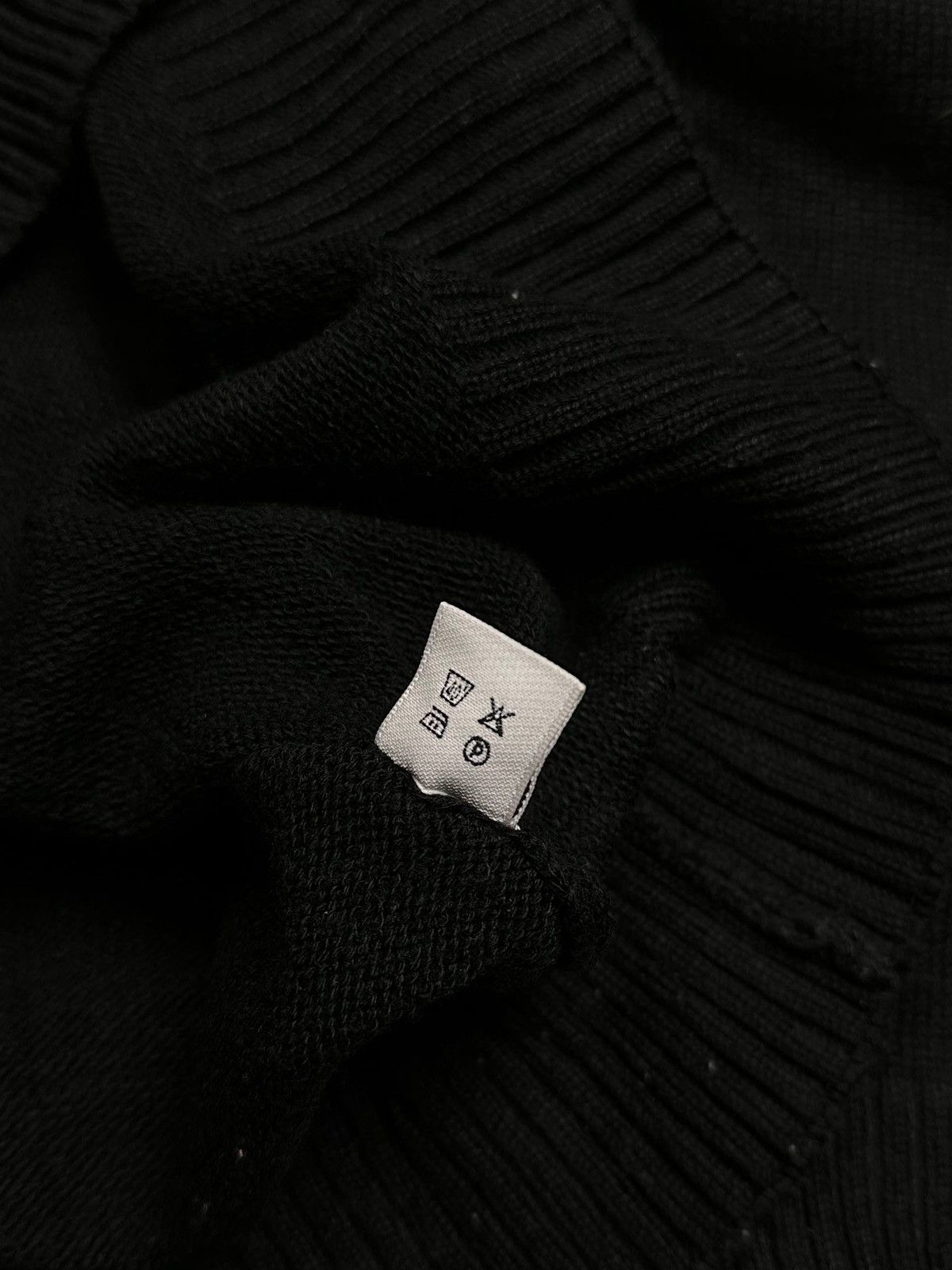 Loro Piana Vintage Loro Piana V-neck Black Knit Sweater IT50 M Size US M / EU 48-50 / 2 - 7 Thumbnail