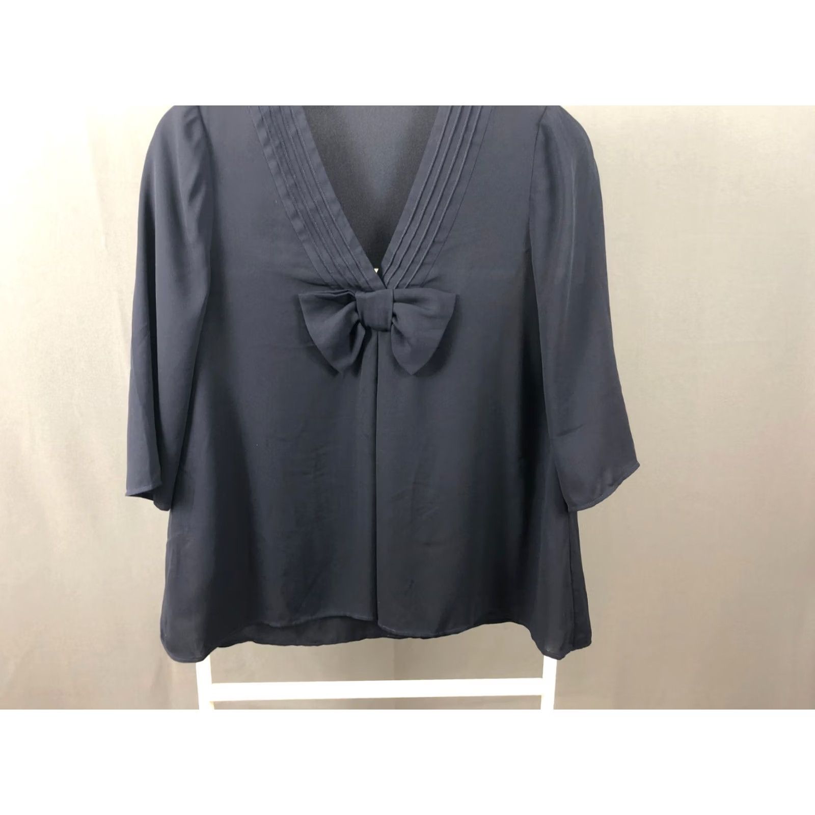 Vintage CLAUDIE PIERLOT Women's Blouse Size 36 Black Polyester 3/4 Sleeve V-Neck Pullover Bow Solid Casual Size XS / US 0-2 / IT 36-38 - 5 Thumbnail
