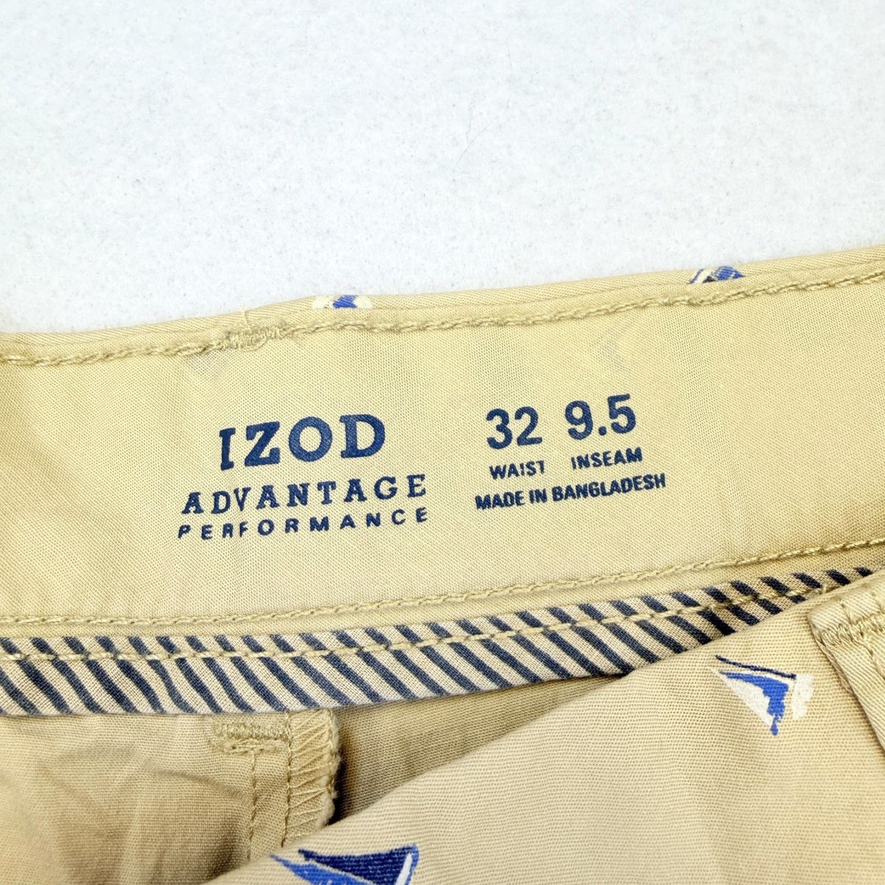 Izod Izod Mens Shorts 32 Khaki Sailboat Print Advantage Performance Chino 9 Inseam Size US 32 / EU 48 - 4 Thumbnail