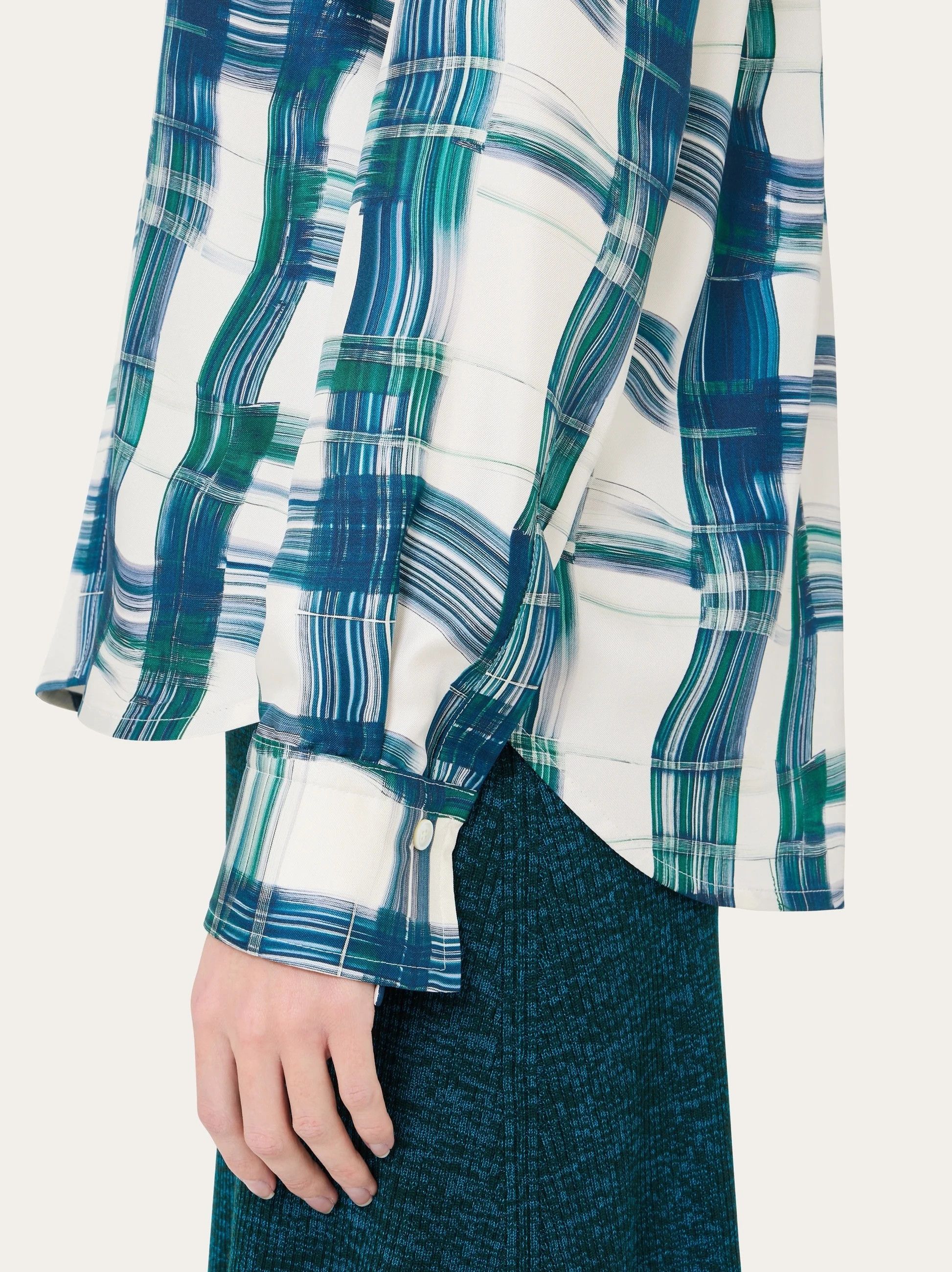 Salvatore Ferragamo o1s1rm0426 Tartan Shirt in Blue/White Size XS / US 0-2 / IT 36-38 - 5 Thumbnail