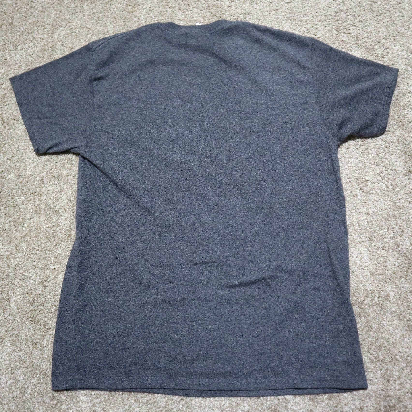 Delta I Wonder If my Bow Thinks about Me too Shirt Delta Men Medium Gray Hunter Shirt Bow Graphic Tee 90s? Size US M / EU 48-50 / 2 - 7 Thumbnail