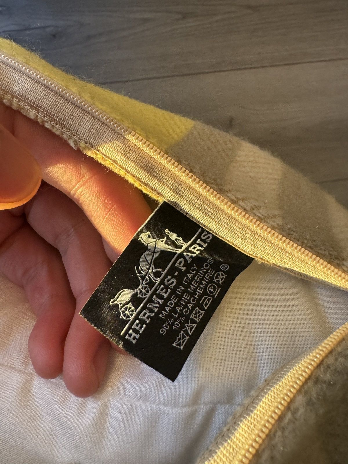 Hermes Brand new Hermes Avalon Pillow in Yellow Size ONE SIZE - 6 Thumbnail