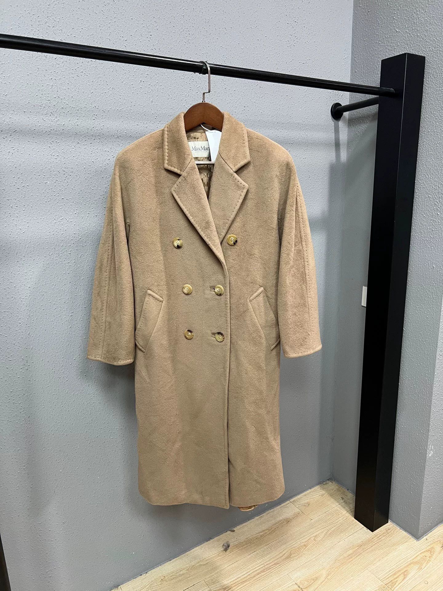 Max Mara maxmara beige coat with timeless elegance Size XS / US 0-2 / IT 36-38 - 1 Thumbnail