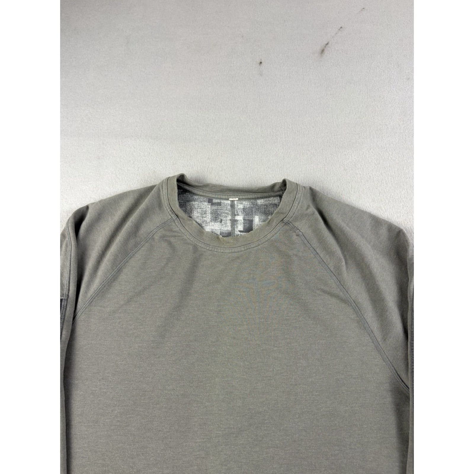Lululemon Lululemon Sweatshirt Men XL Gray Crewneck Pullover Reversible Knit Logo Solid Time-LESS? Size US XL / EU 56 / 4 - 2 Thumbnail