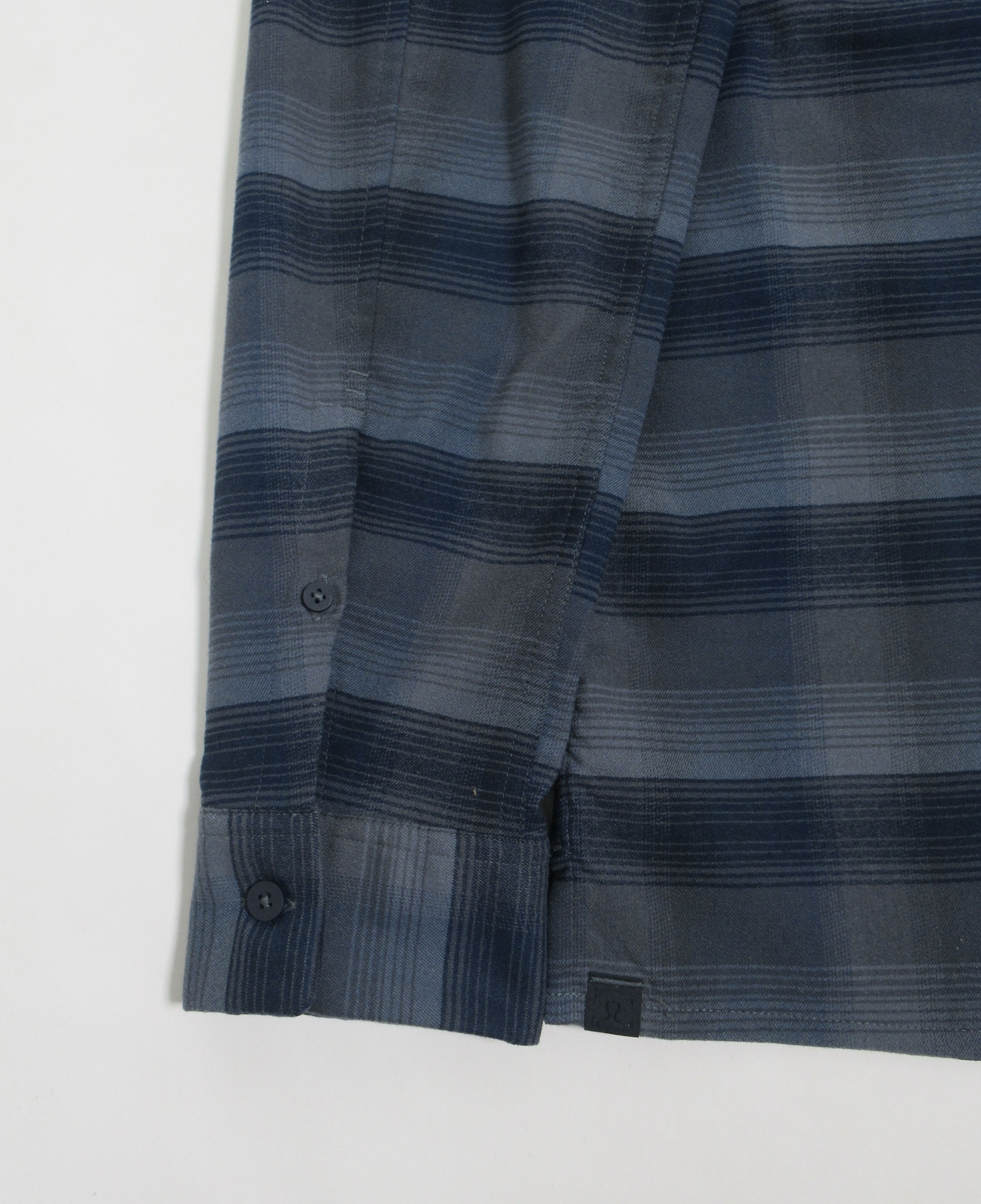 Lululemon Lululemon Men's Masons Peak Flannel Long Sleeve Shirt Size US M / EU 48-50 / 2 - 8 Thumbnail