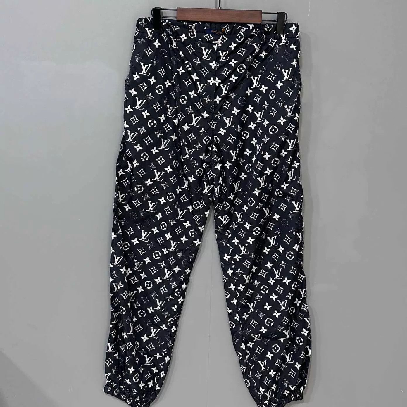 Louis Vuitton LV all-over Monogram track pants size 40 Size 28" / US 6 / IT 42 - 2 Thumbnail